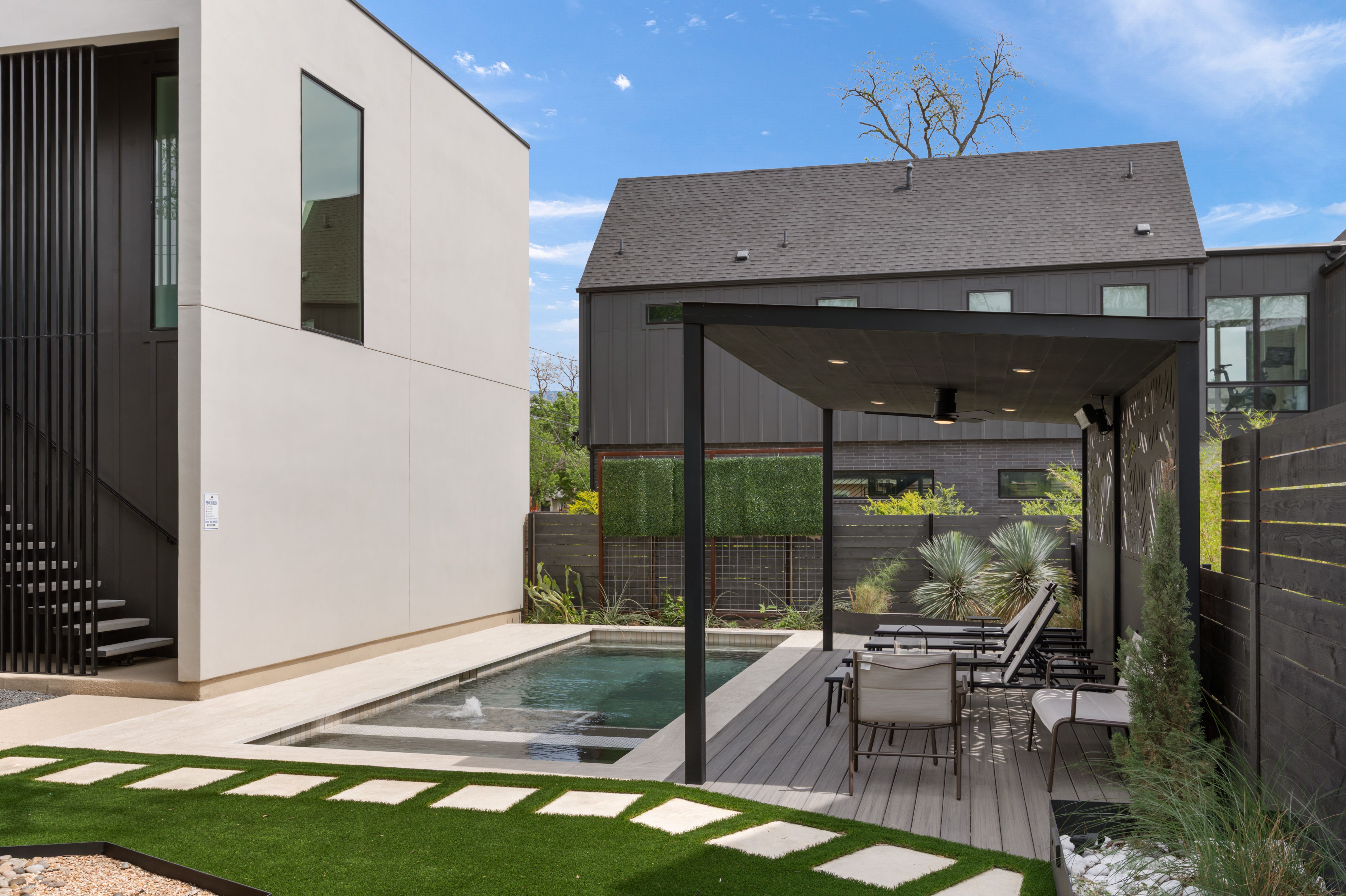  Striking Cobalt Design Home - 物件實景