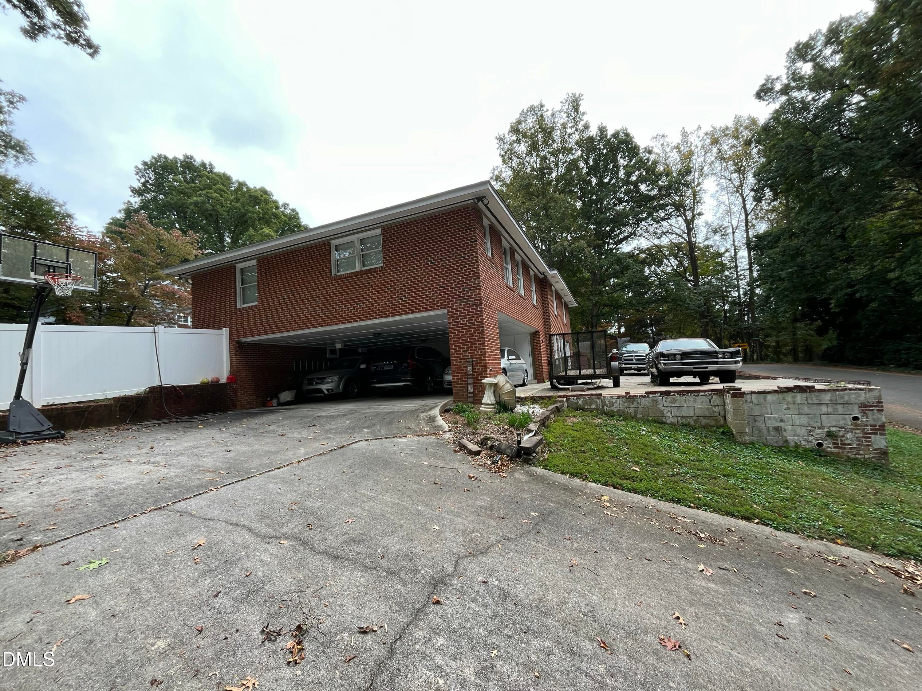 Burlington, North Carolina, 27215, United States, 6 Bedrooms Bedrooms, ,5 BathroomsBathrooms,Residential,For Sale,1999831