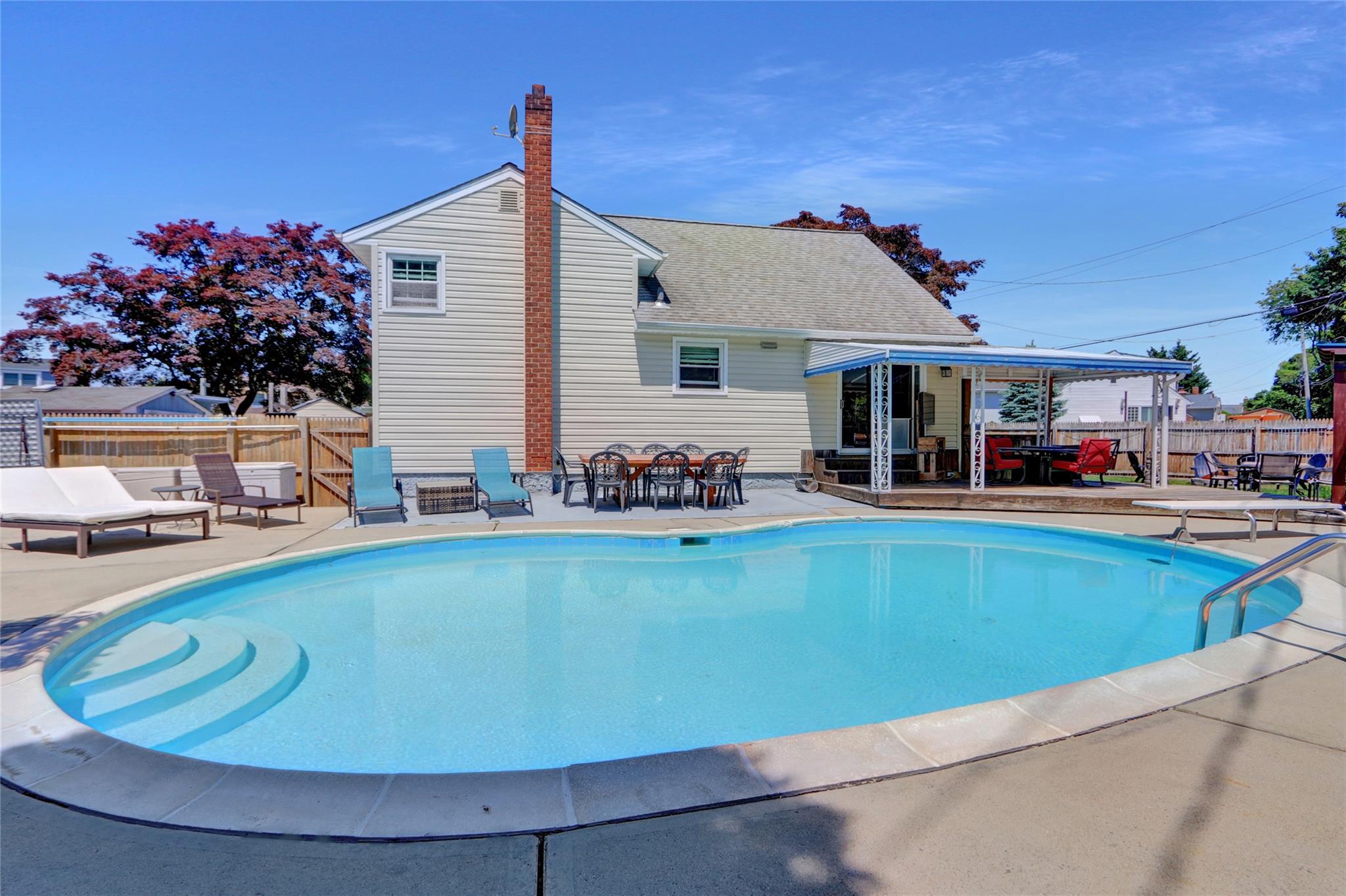 Bethpage, New York, 11714, United States, 4 Bedrooms Bedrooms, ,2 BathroomsBathrooms,Residential,For Sale,1841830