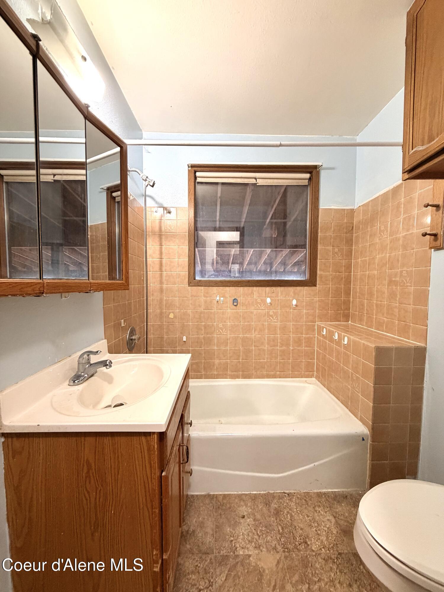 Coeur d'Alene, Idaho, 83814, United States, 5 Bedrooms Bedrooms, ,3 BathroomsBathrooms,Residential,For Sale,2005886