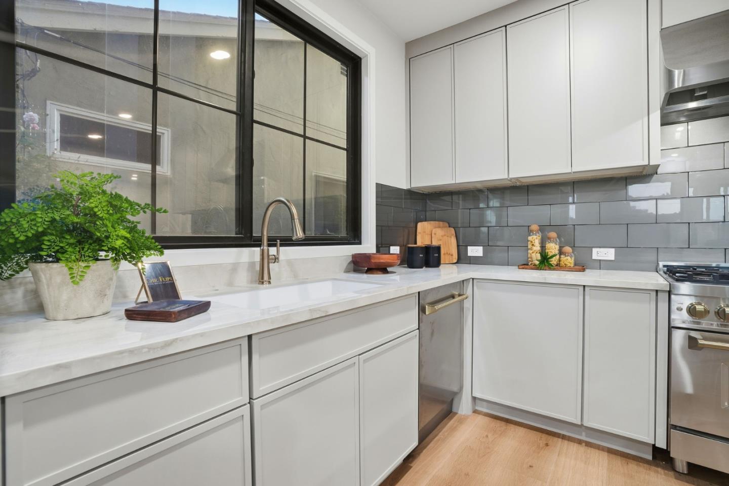 San Carlos, California, 94070, United States, 4 Bedrooms Bedrooms, ,4 BathroomsBathrooms,Residential,For Sale,1989305