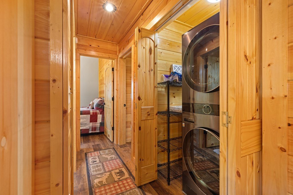 Murphy, North Carolina, 28906, United States, 4 Bedrooms Bedrooms, ,3 BathroomsBathrooms,Residential,For Sale,1905672