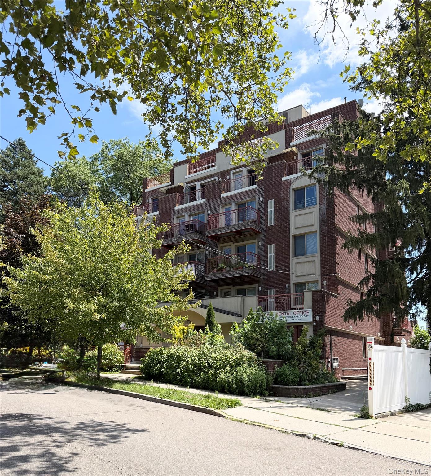 Highland Ave, Jamaica, NY 11432