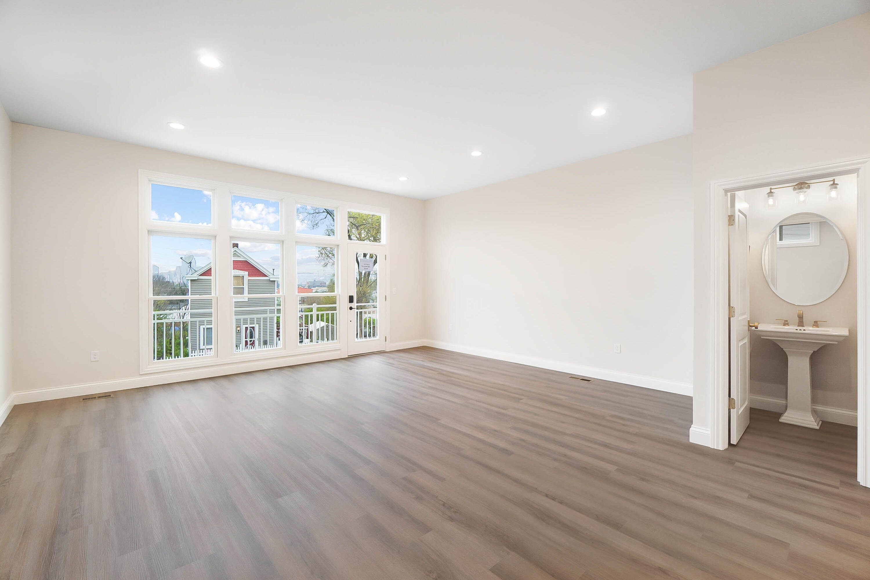 Newport, Kentucky, 41071, United States, 3 Bedrooms Bedrooms, ,4 BathroomsBathrooms,Residential,For Sale,1786326