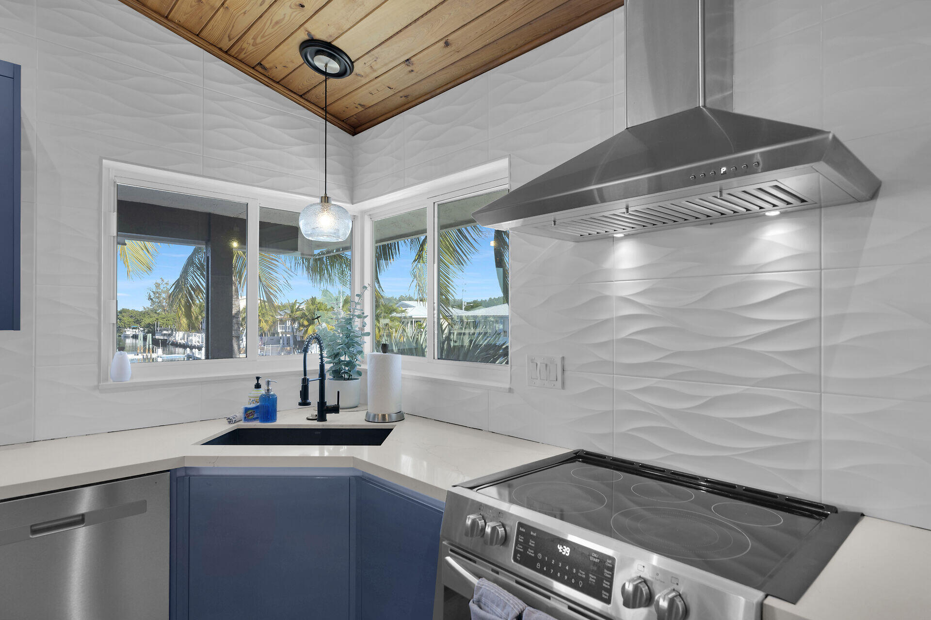 MARATHON, Florida, 33050, United States, 4 Bedrooms Bedrooms, ,3 BathroomsBathrooms,Residential,For Sale,1996240