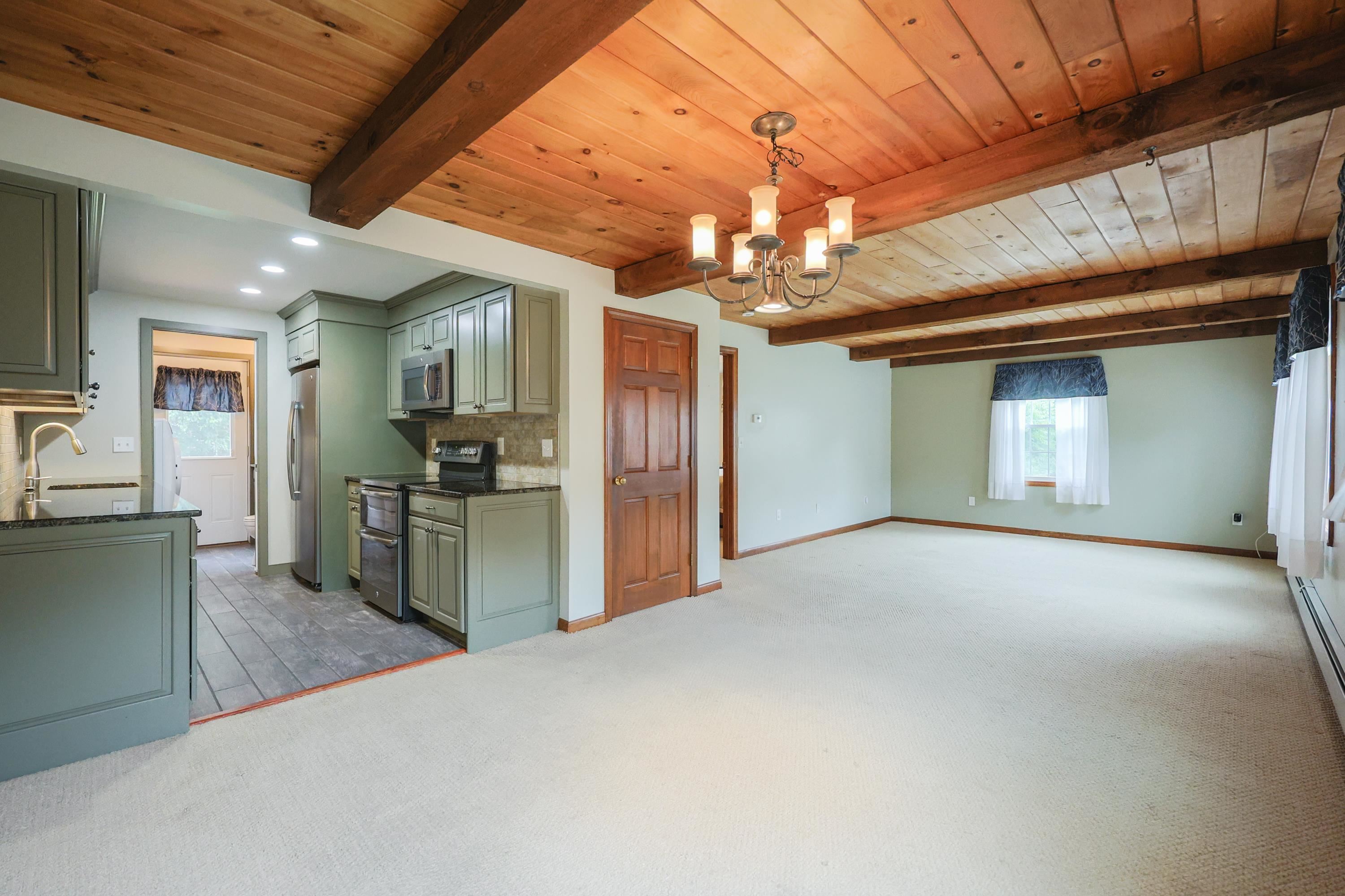 Hampstead, New Hampshire, 03826, United States, 4 Bedrooms Bedrooms, ,2 BathroomsBathrooms,Residential,For Sale,1890507