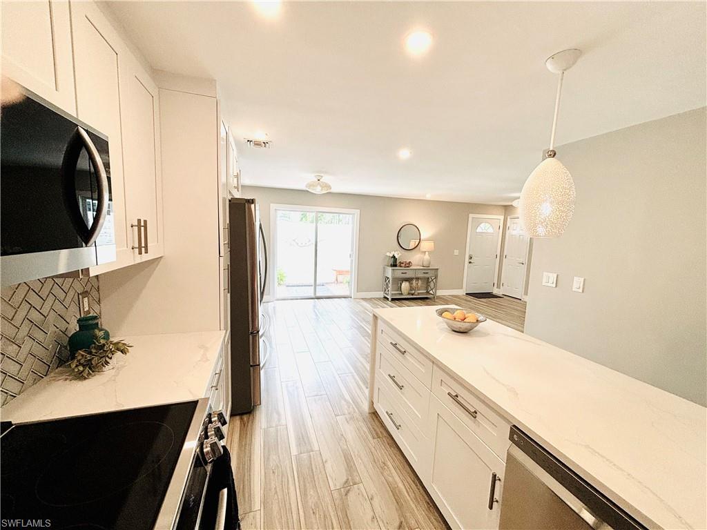 NAPLES, Florida, 34102, United States, 2 Bedrooms Bedrooms, ,2 BathroomsBathrooms,Residential,For Sale,1981542