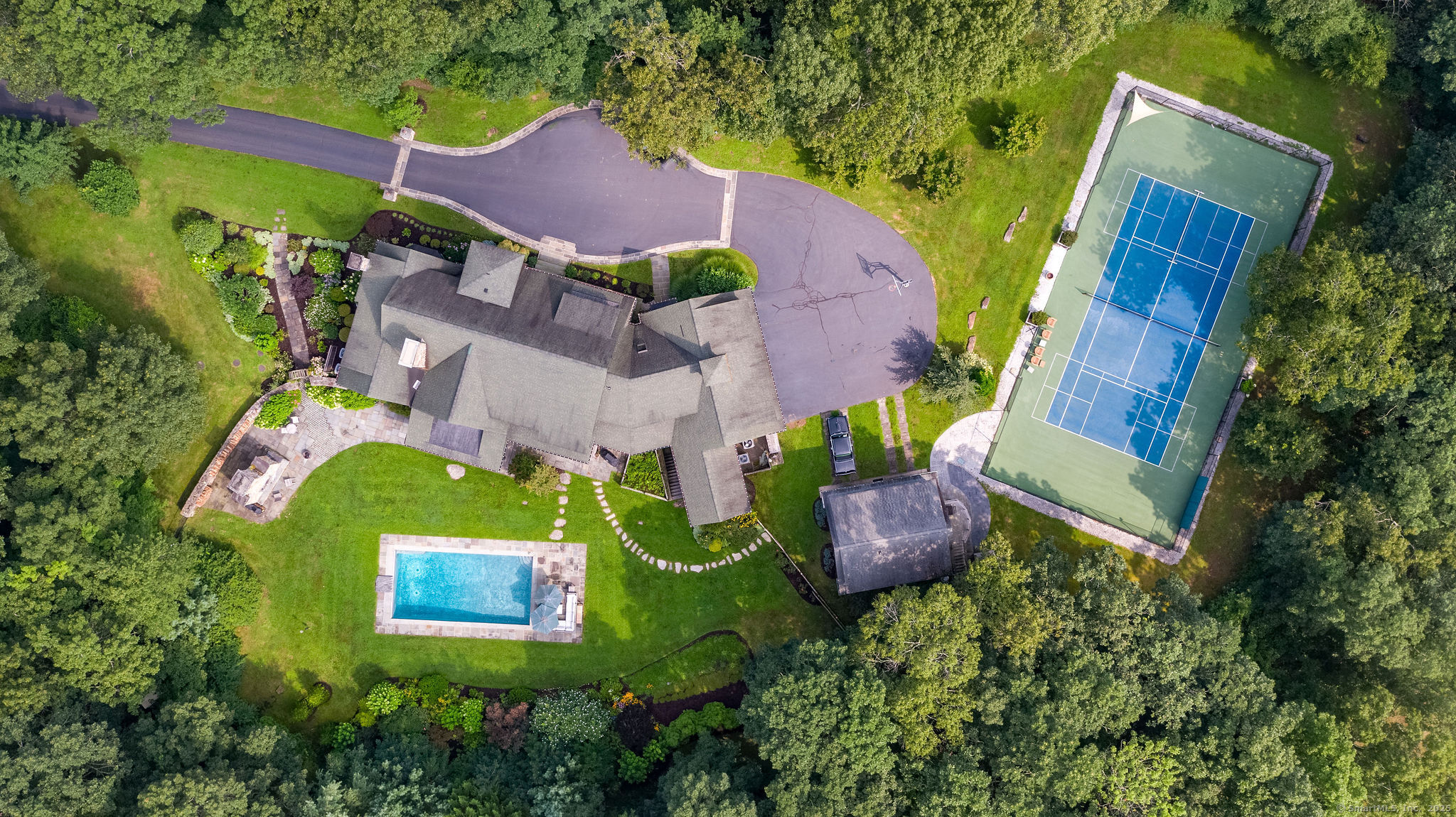 Guilford, Connecticut, 06437, United States, 5 Bedrooms Bedrooms, ,8 BathroomsBathrooms,Residential,For Sale,1903755