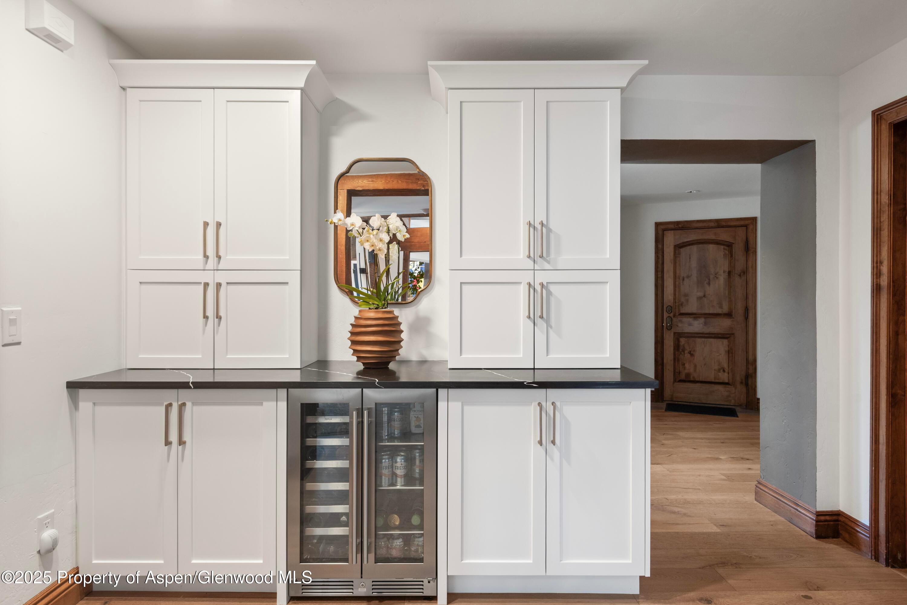 Aspen, Colorado, 81611, United States, 3 Bedrooms Bedrooms, ,4 BathroomsBathrooms,Residential,For Sale,1932450