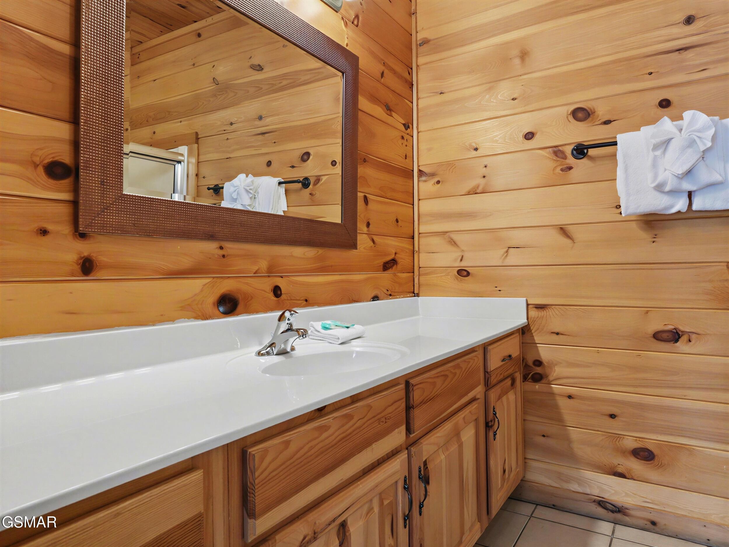 Gatlinburg, Tennessee, 37738, United States, 2 Bedrooms Bedrooms, ,3 BathroomsBathrooms,Residential,For Sale,2024380