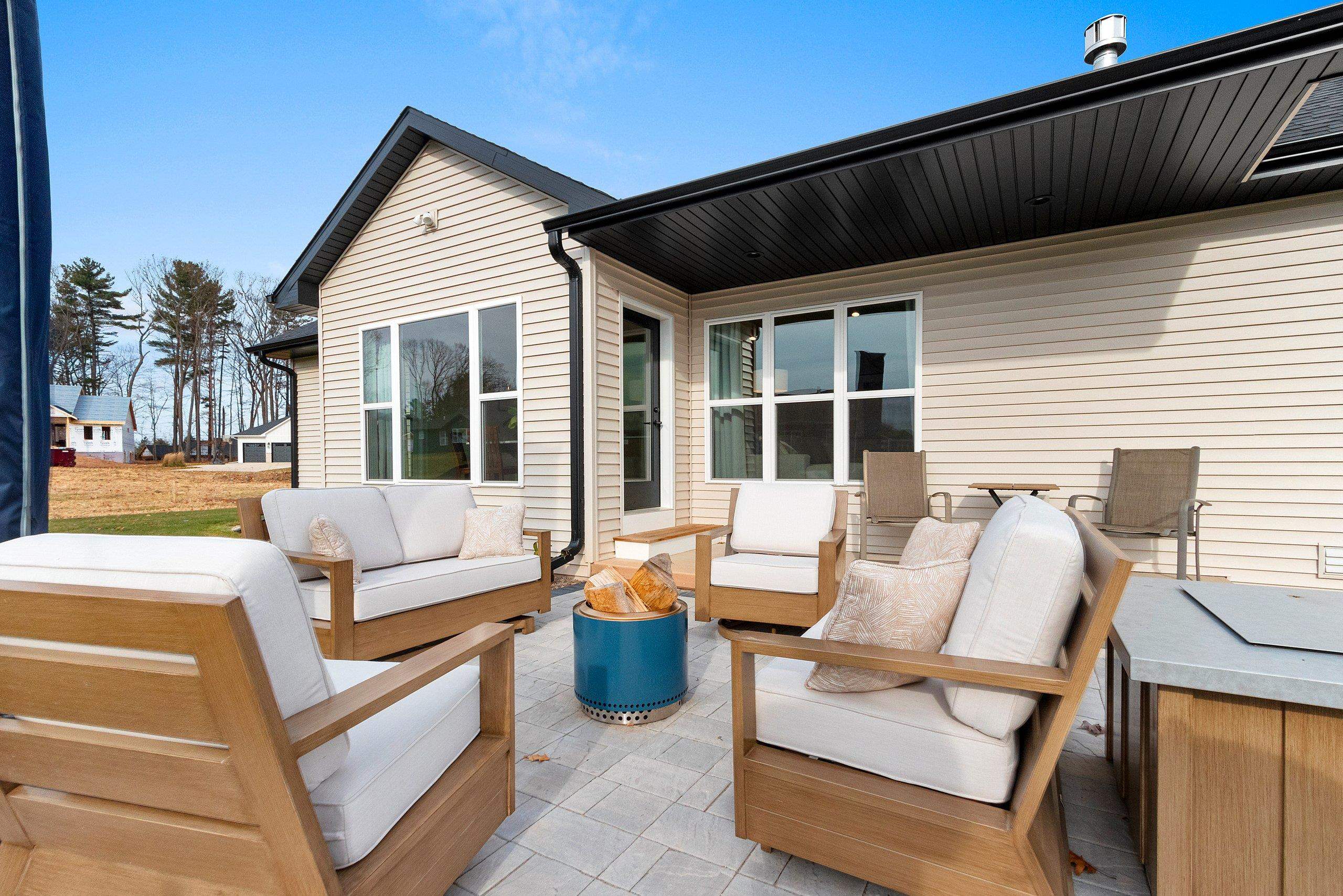 SUAMICO, Wisconsin, 54313, United States, 5 Bedrooms Bedrooms, ,4 BathroomsBathrooms,Residential,For Sale,2000952