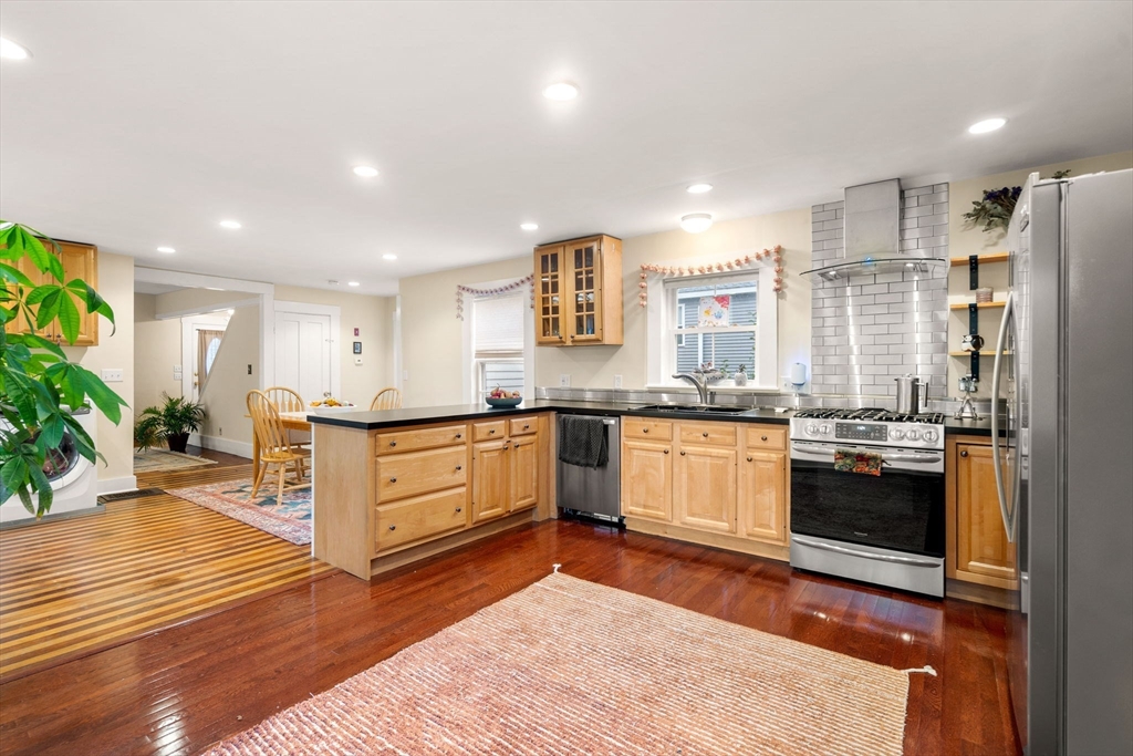 Merrimac, Massachusetts, 01860, United States, 4 Bedrooms Bedrooms, ,2 BathroomsBathrooms,Residential,For Sale,1988348