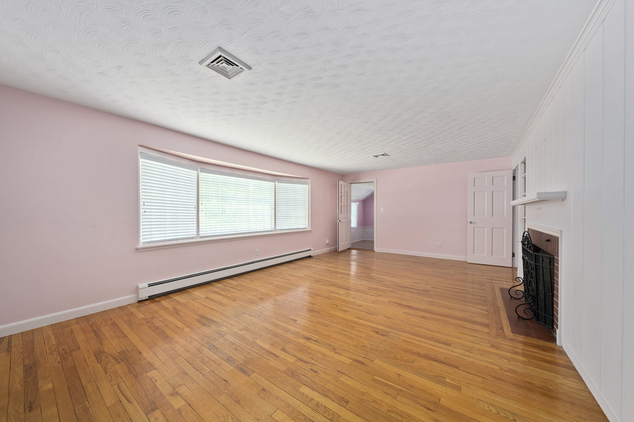 Braintree, Massachusetts, 02184, United States, 2 Bedrooms Bedrooms, ,2 BathroomsBathrooms,Residential,For Sale,1899290