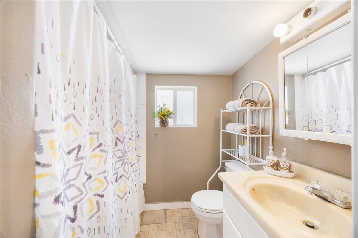 San Jacinto, California, 92583, United States, 6 Bedrooms Bedrooms, ,4 BathroomsBathrooms,Residential,For Sale,1977505