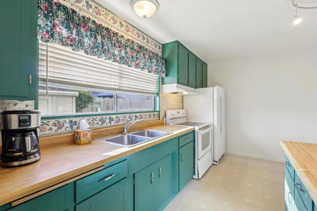 Marina, California, 93933, United States, 3 Bedrooms Bedrooms, ,2 BathroomsBathrooms,Residential,For Sale,2005109