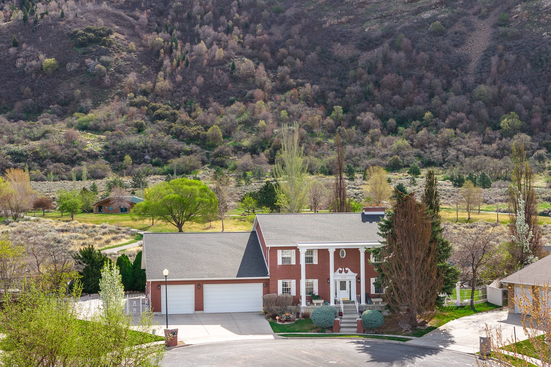  Updated Sandy Home With One of a Kind Location With Unobstructed Mountain Views - 物件實景