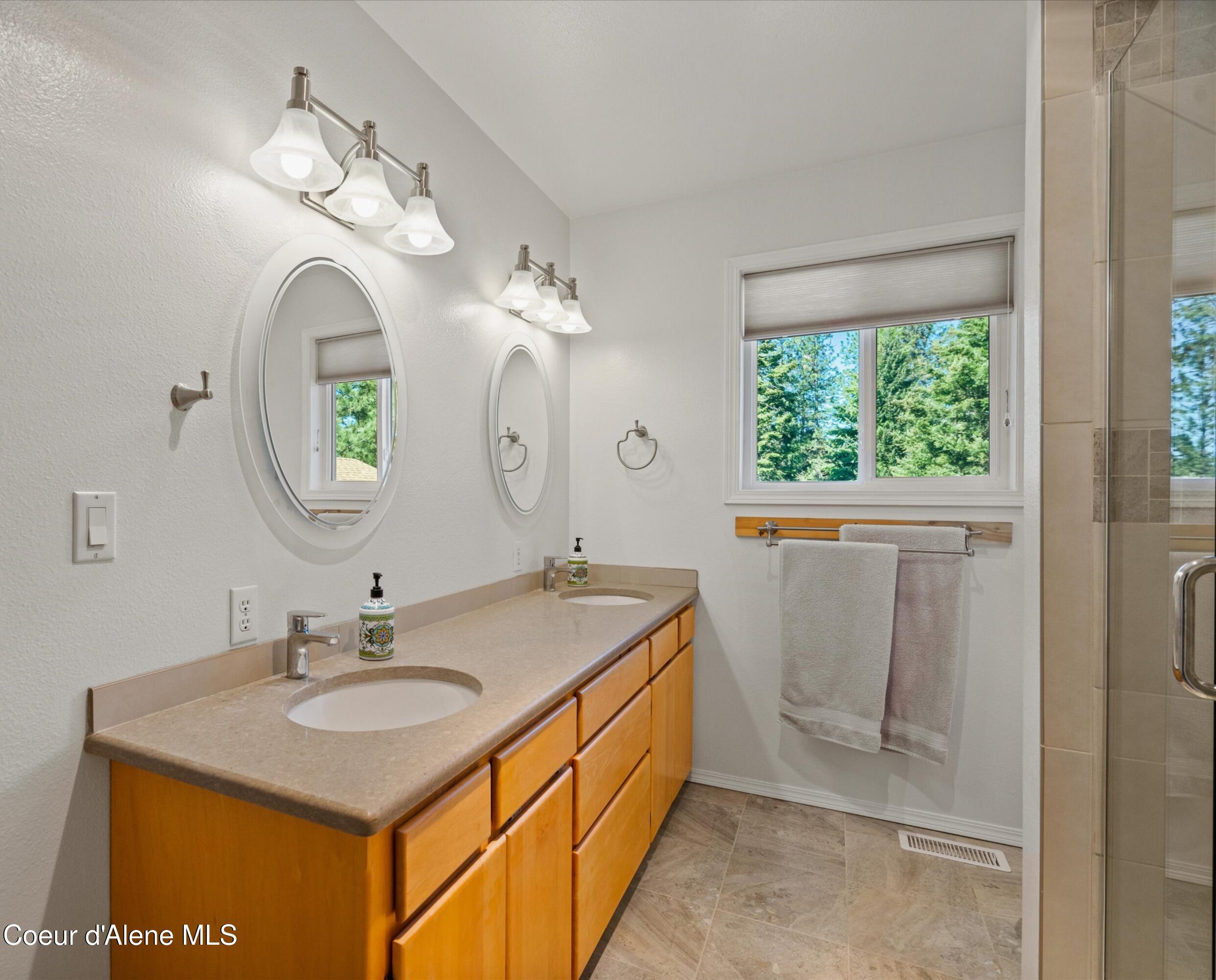 Hauser, Idaho, 83854, United States, 3 Bedrooms Bedrooms, ,3 BathroomsBathrooms,Residential,For Sale,1974734