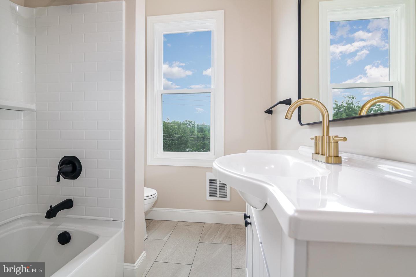 Harrisburg, Pennsylvania, 17112, United States, 5 Bedrooms Bedrooms, ,3 BathroomsBathrooms,Residential,For Sale,1890402