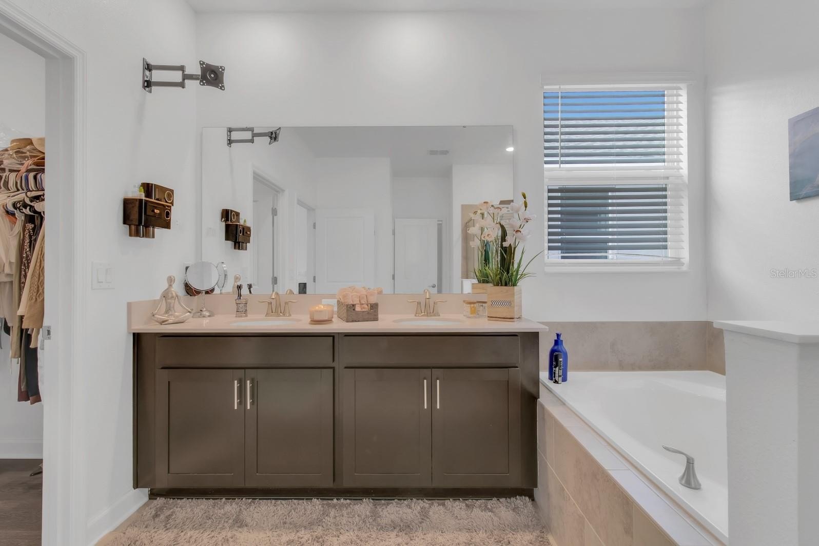 KISSIMMEE, Florida, 34744, United States, 4 Bedrooms Bedrooms, ,3 BathroomsBathrooms,Residential,For Sale,1974958