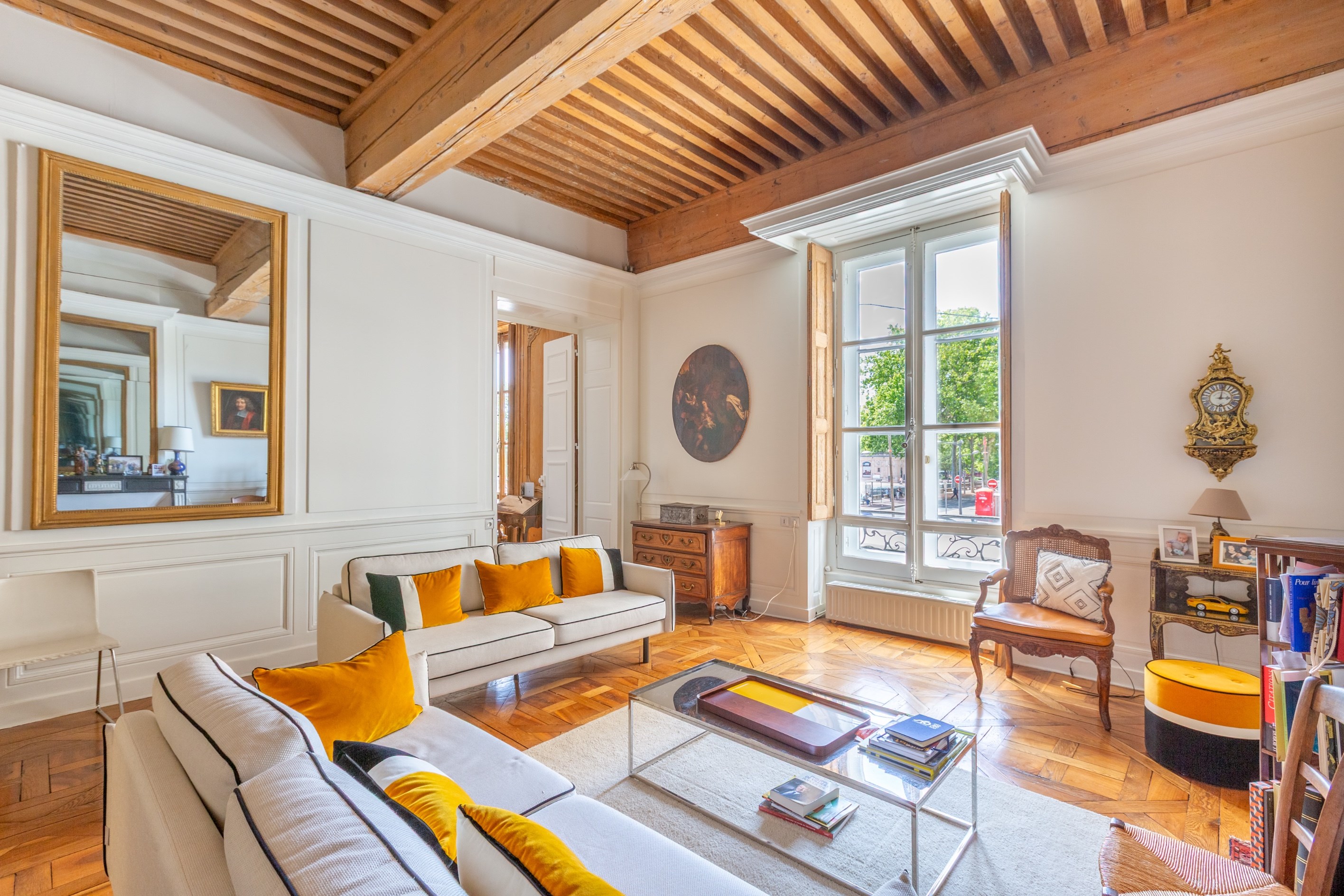  Character Apartment – Elegance, Generous Volumes & Exceptional Features - 物件實景
