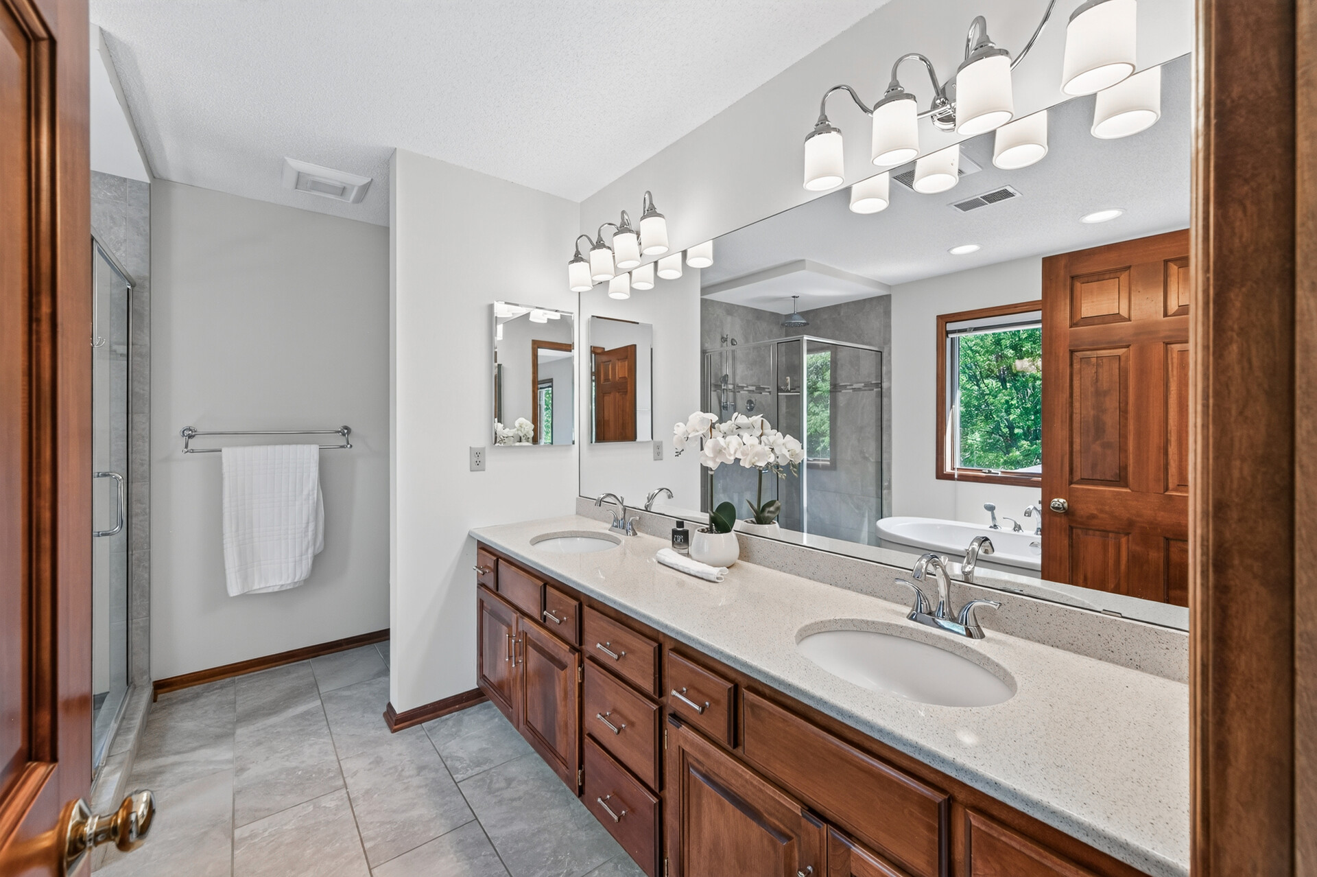  Luxury Lakeside Retreat in the Heart of Woodbury - 物件實景