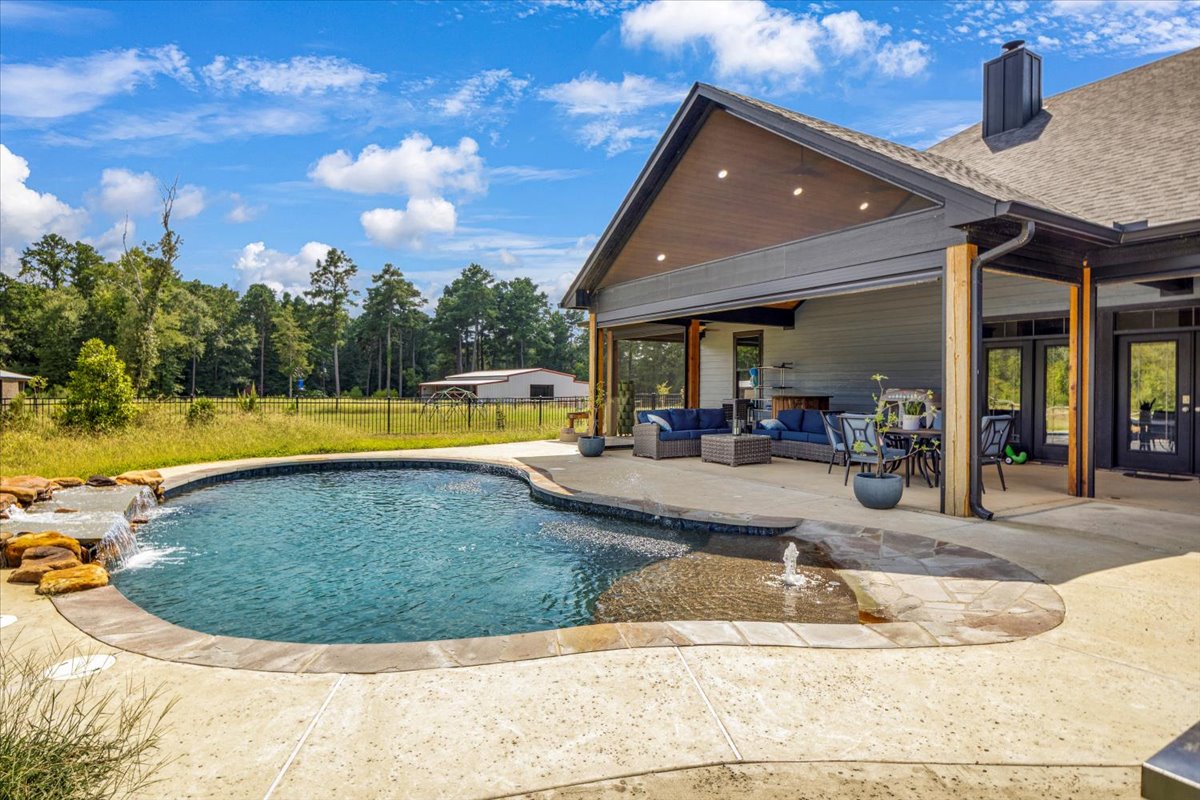 Long Branch, Texas, 75669, United States, 4 Bedrooms Bedrooms, ,4 BathroomsBathrooms,Residential,For Sale,1908688