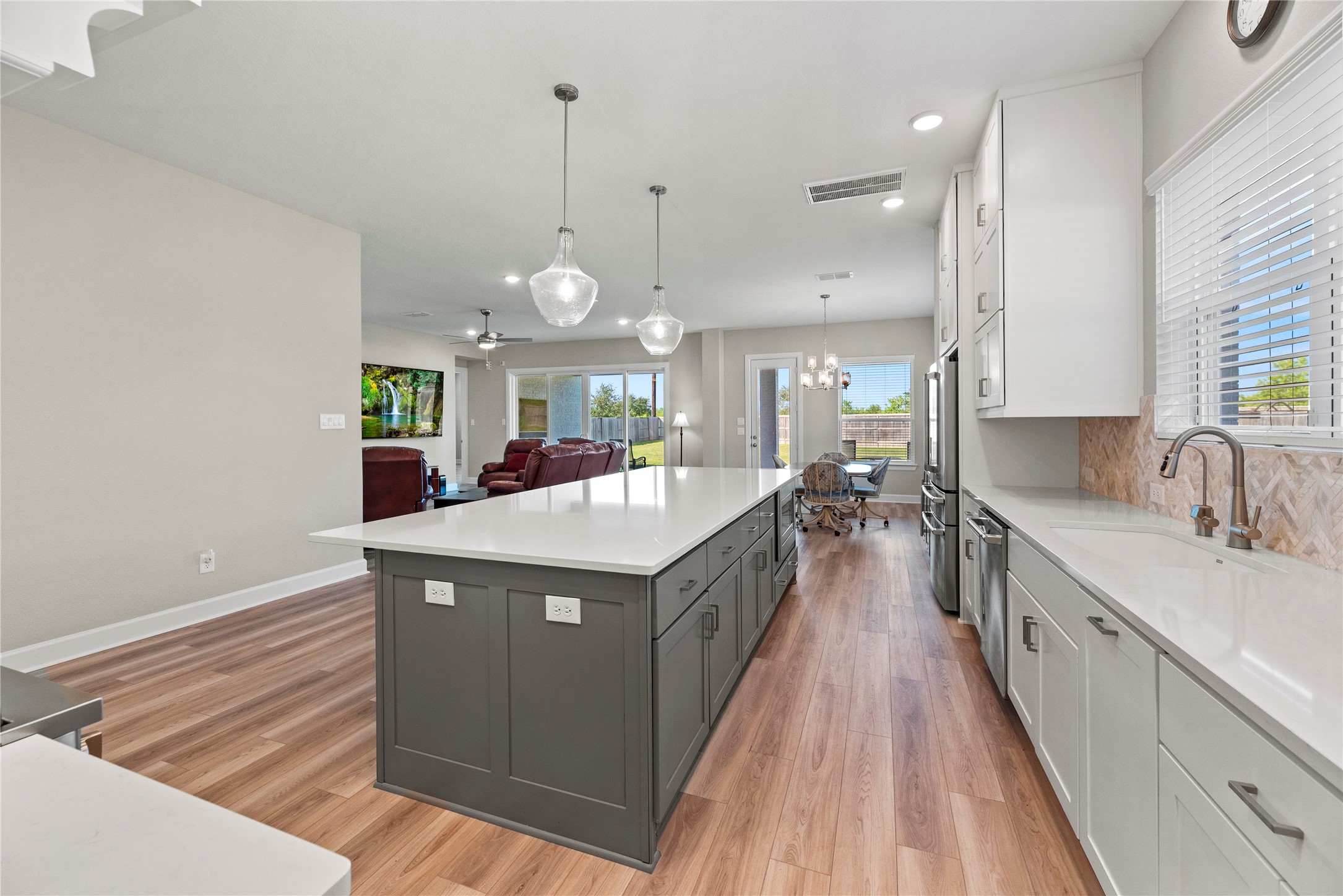 Katy, Texas, 77493, United States, 4 Bedrooms Bedrooms, ,3 BathroomsBathrooms,Residential,For Sale,1988106