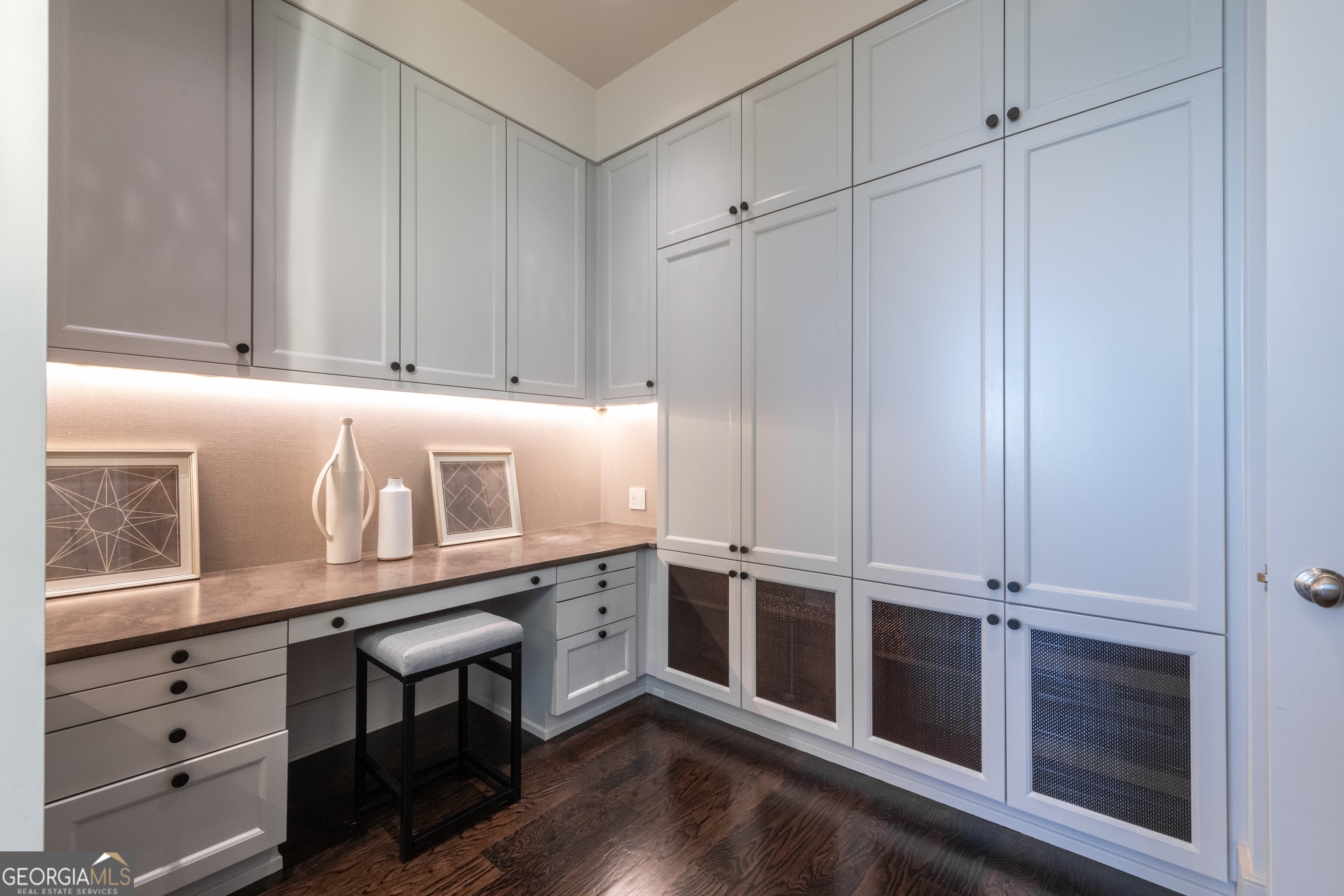 Atlanta, Georgia, 30326, United States, 3 Bedrooms Bedrooms, ,4 BathroomsBathrooms,Residential,For Sale,1858951