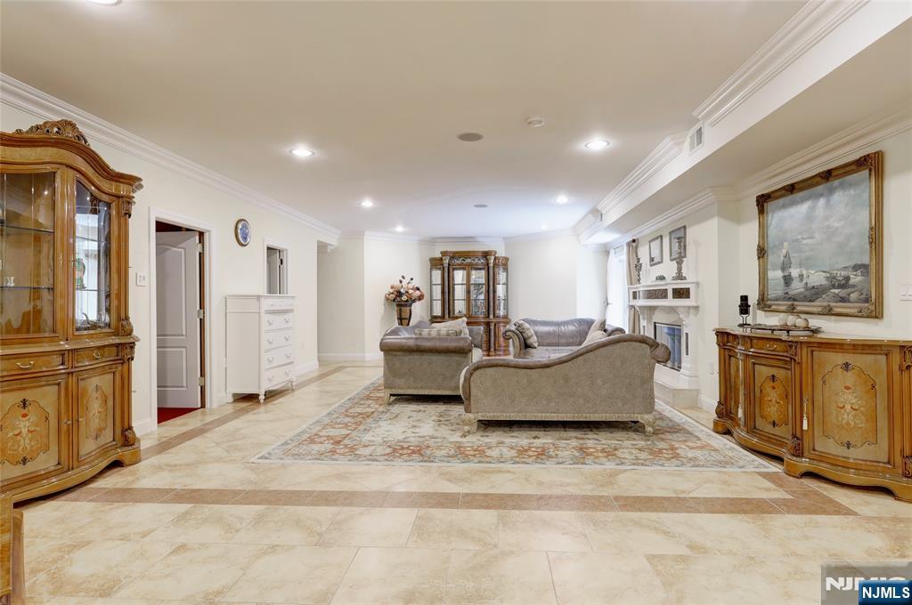 Fort Lee, New Jersey, 07024, United States, 6 Bedrooms Bedrooms, ,7 BathroomsBathrooms,Residential,For Sale,1891733