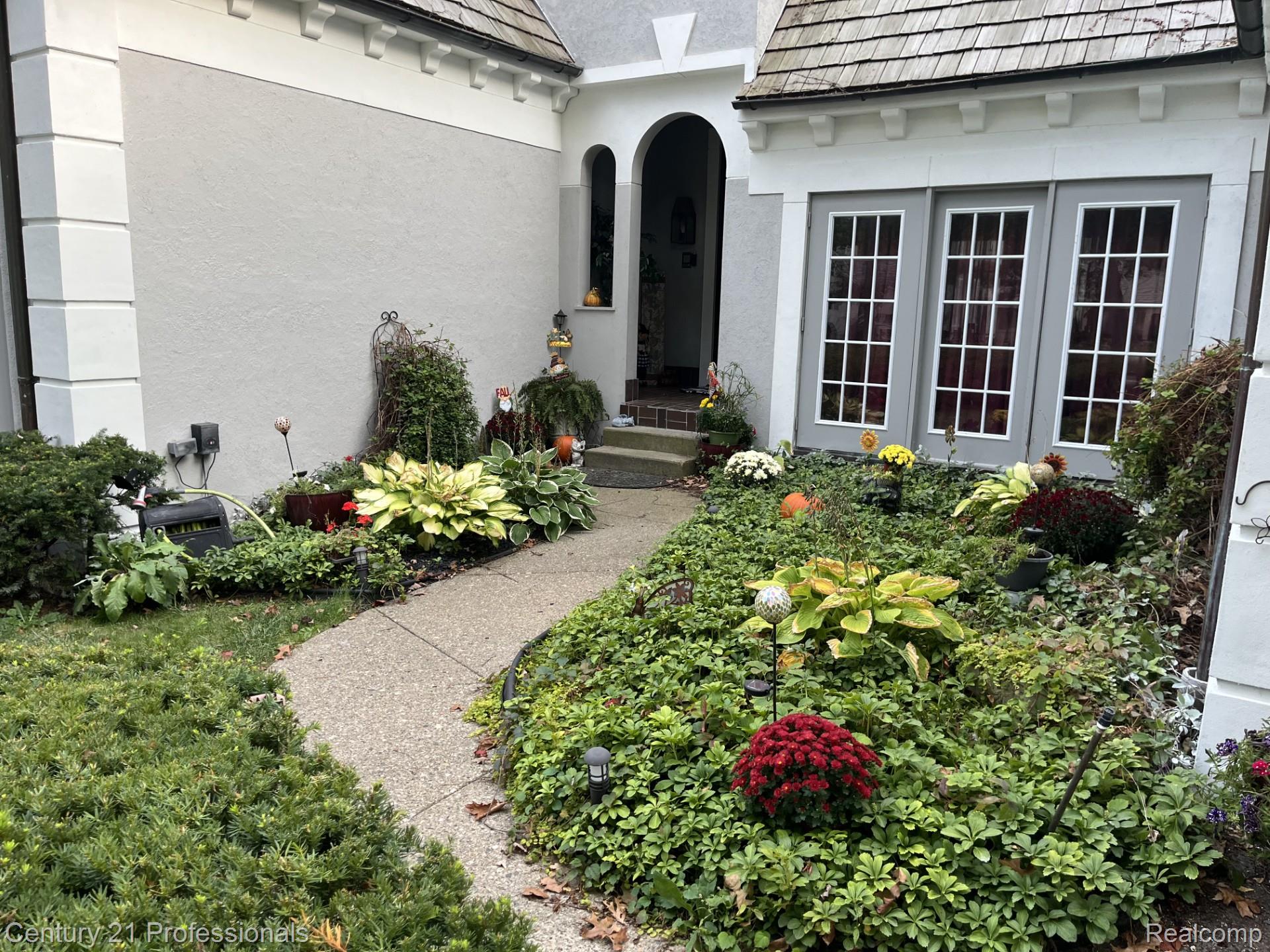 Clarkston, Michigan, 48348, United States, 3 Bedrooms Bedrooms, ,4 BathroomsBathrooms,Residential,For Sale,2036106