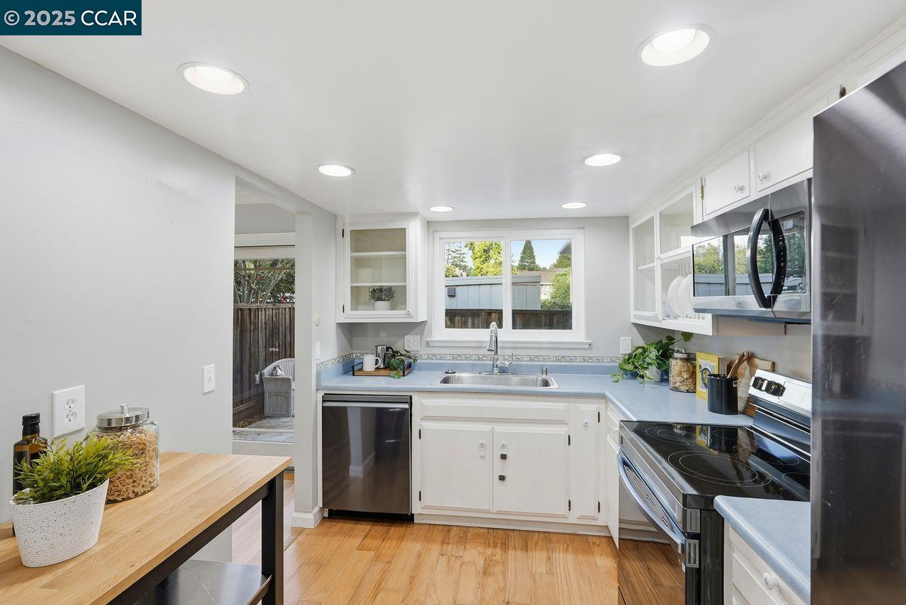 Moraga, California, 94556, United States, 2 Bedrooms Bedrooms, ,1 BathroomBathrooms,Residential,For Sale,1994514