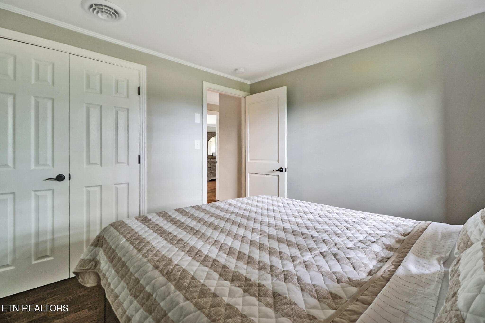 Crossville, Tennessee, 38571, United States, 5 Bedrooms Bedrooms, ,3 BathroomsBathrooms,Residential,For Sale,1986080