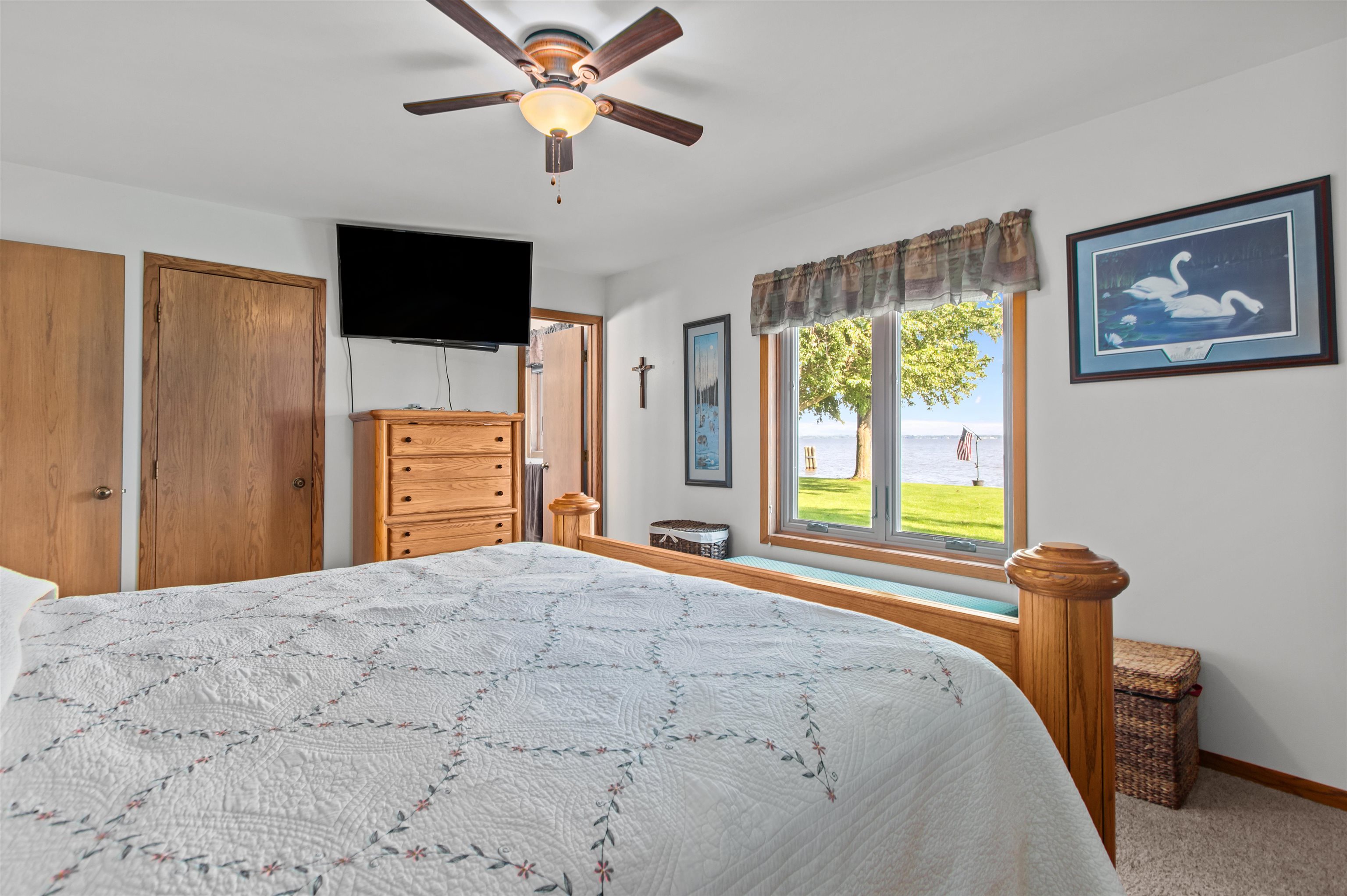 WINNECONNE, Wisconsin, 54986, United States, 2 Bedrooms Bedrooms, ,2 BathroomsBathrooms,Residential,For Sale,1926220