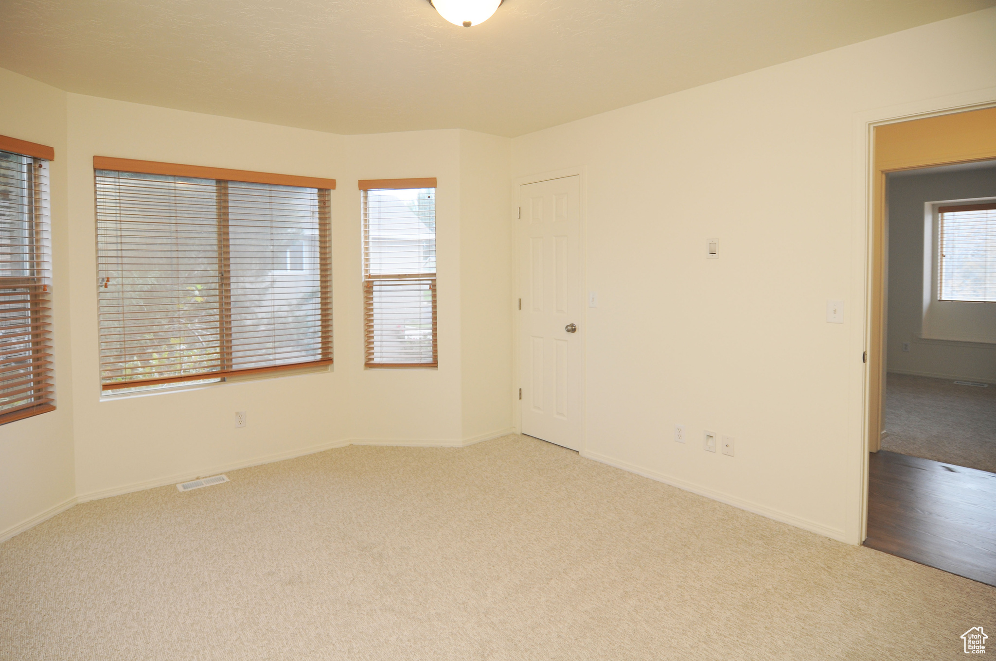 Clinton, Utah, 84015, United States, 4 Bedrooms Bedrooms, ,3 BathroomsBathrooms,Residential,For Sale,1970370