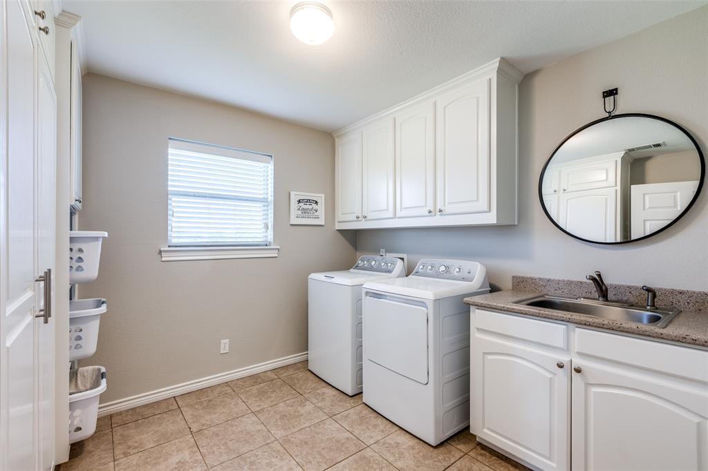 Bonham, Texas, 75418, United States, 3 Bedrooms Bedrooms, ,2 BathroomsBathrooms,Residential,For Sale,1691474