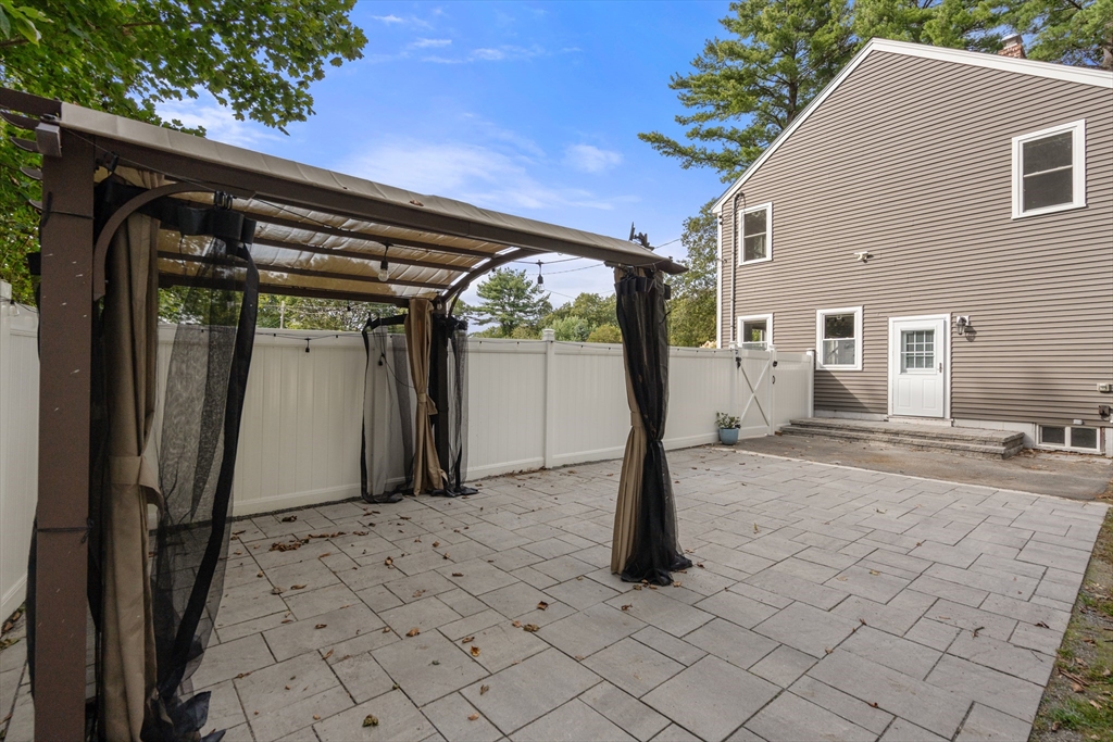 Hudson, Massachusetts, 01749, United States, 3 Bedrooms Bedrooms, ,2 BathroomsBathrooms,Residential,For Sale,1947997