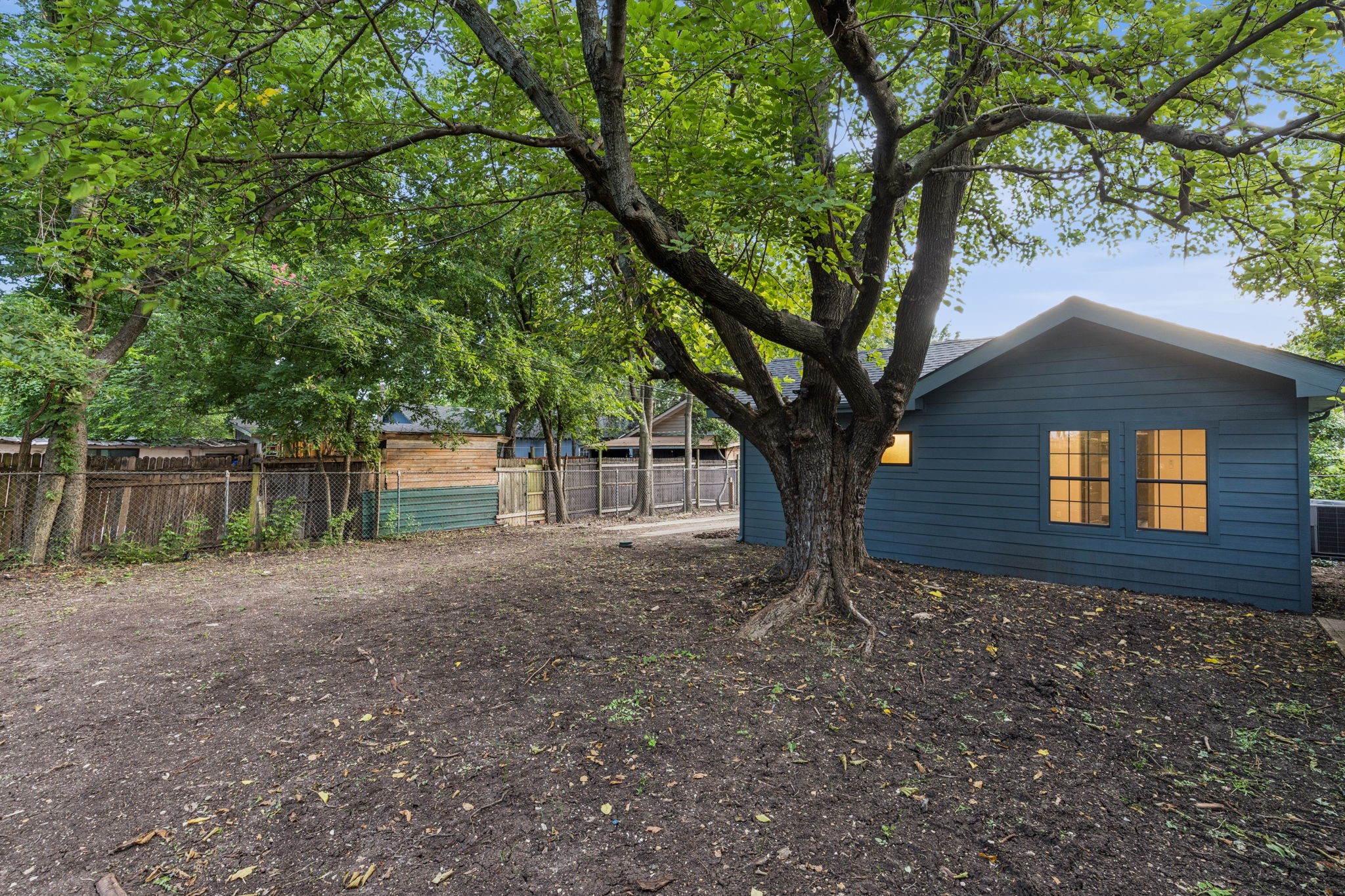 Dallas, Texas, 75208, United States, 3 Bedrooms Bedrooms, ,3 BathroomsBathrooms,Residential,For Sale,1926377