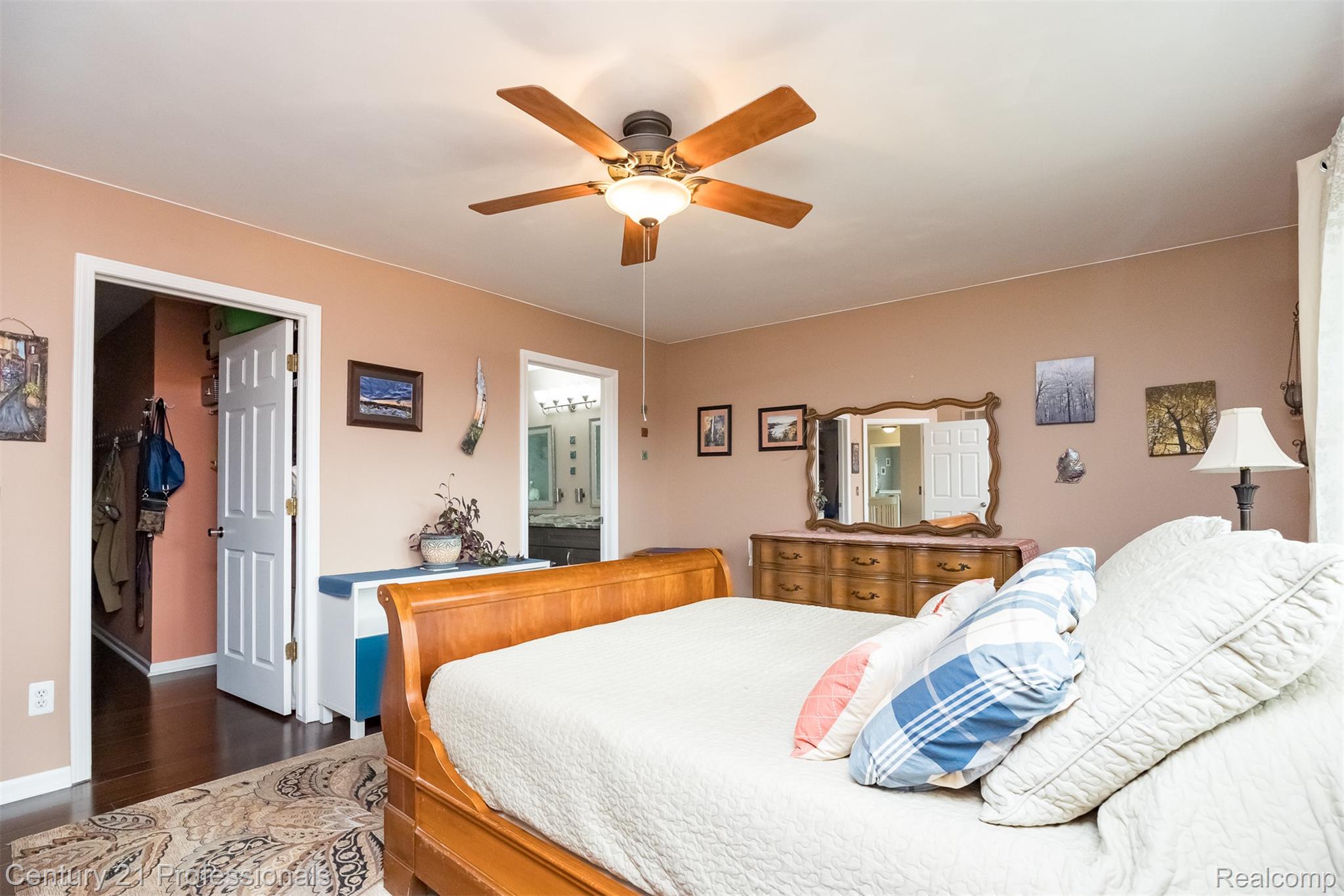 Macomb, Michigan, 48044, United States, 4 Bedrooms Bedrooms, ,3 BathroomsBathrooms,Residential,For Sale,1997727