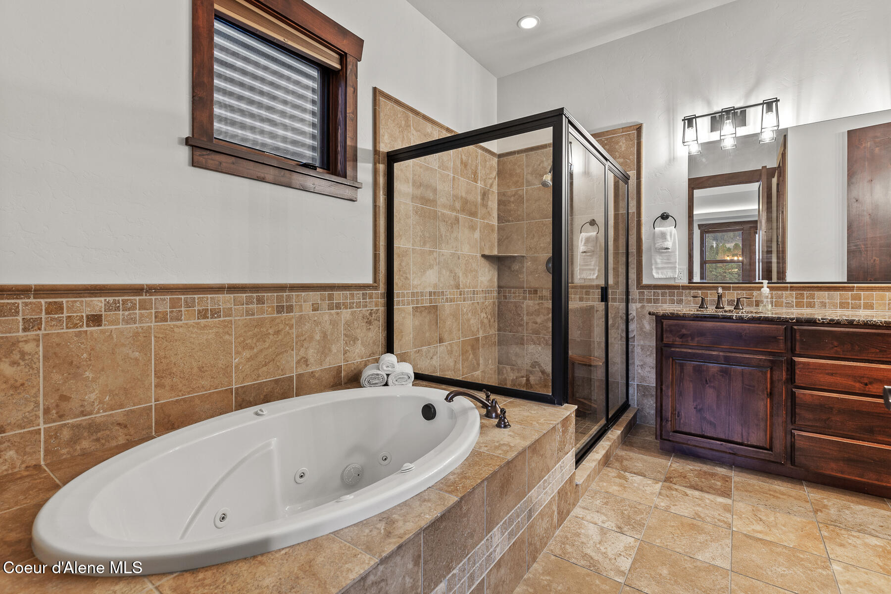 Coeur d'Alene, Idaho, 83814, United States, 4 Bedrooms Bedrooms, ,4 BathroomsBathrooms,Residential,For Sale,1978612