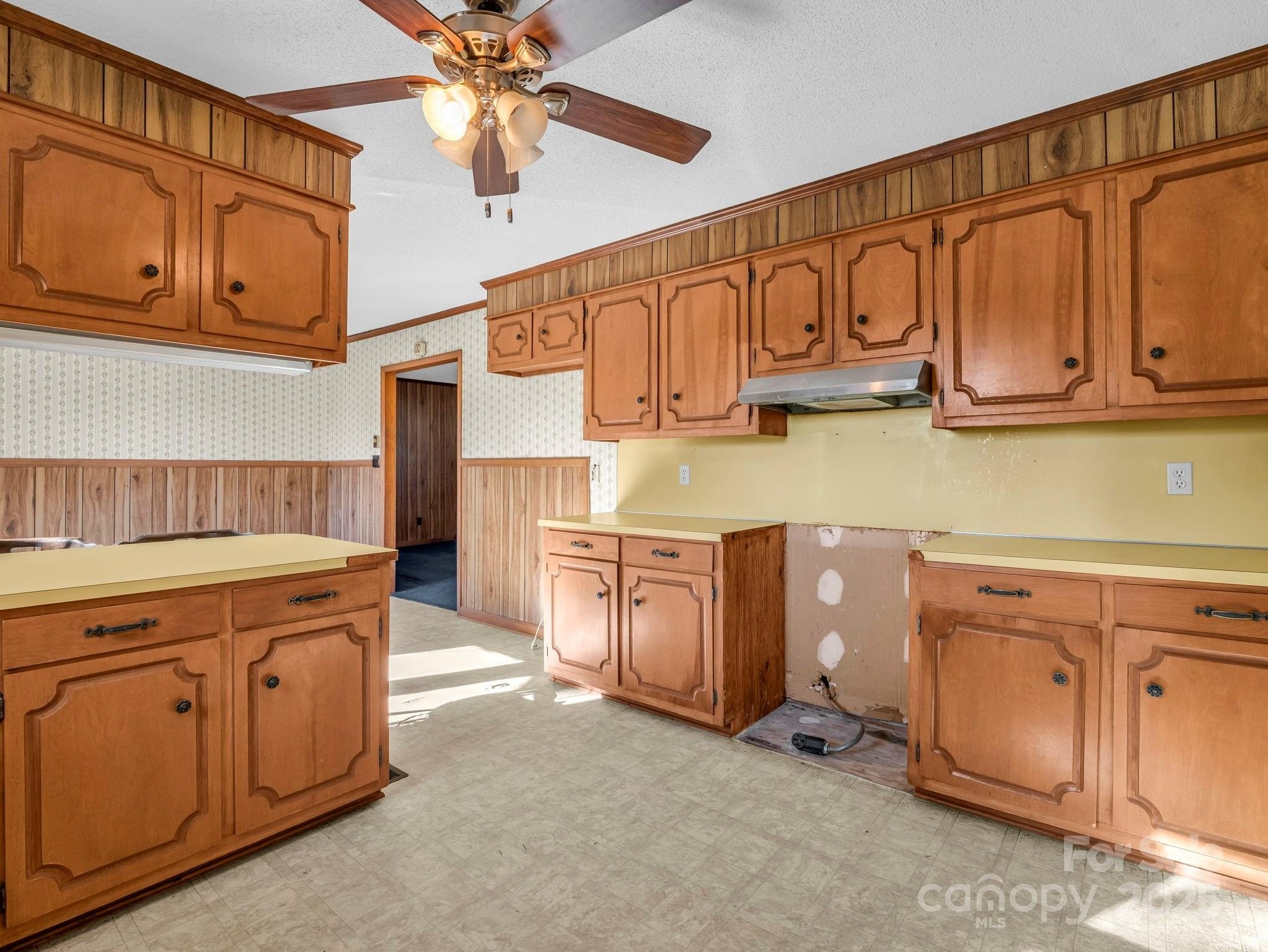 Lincolnton, North Carolina, 28092, United States, 3 Bedrooms Bedrooms, ,3 BathroomsBathrooms,Residential,For Sale,2005565