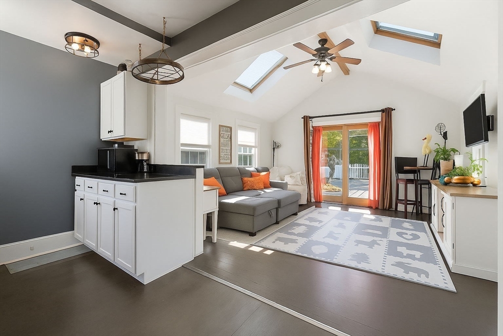 Lowell, Massachusetts, 01852, United States, 3 Bedrooms Bedrooms, ,3 BathroomsBathrooms,Residential,For Sale,1989388