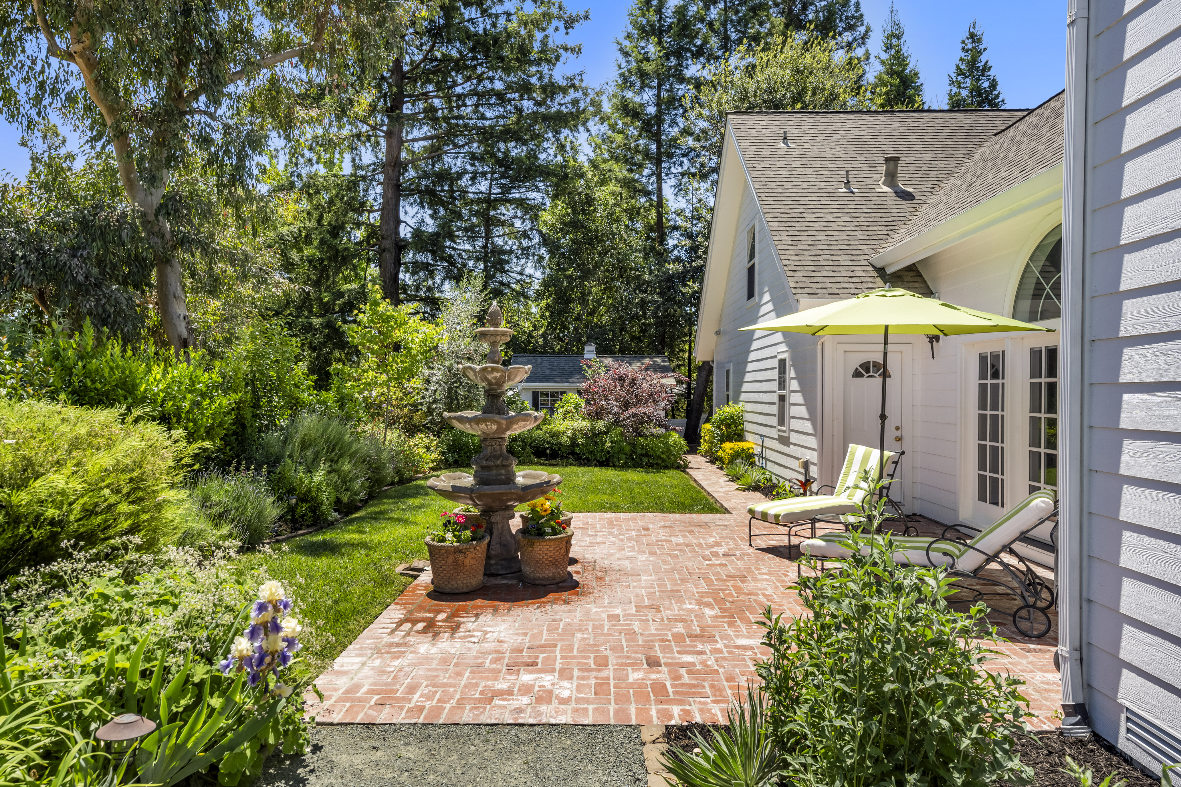  Grand Georgia Colonial Estate with Luxurious Designer Finishes - 物件實景