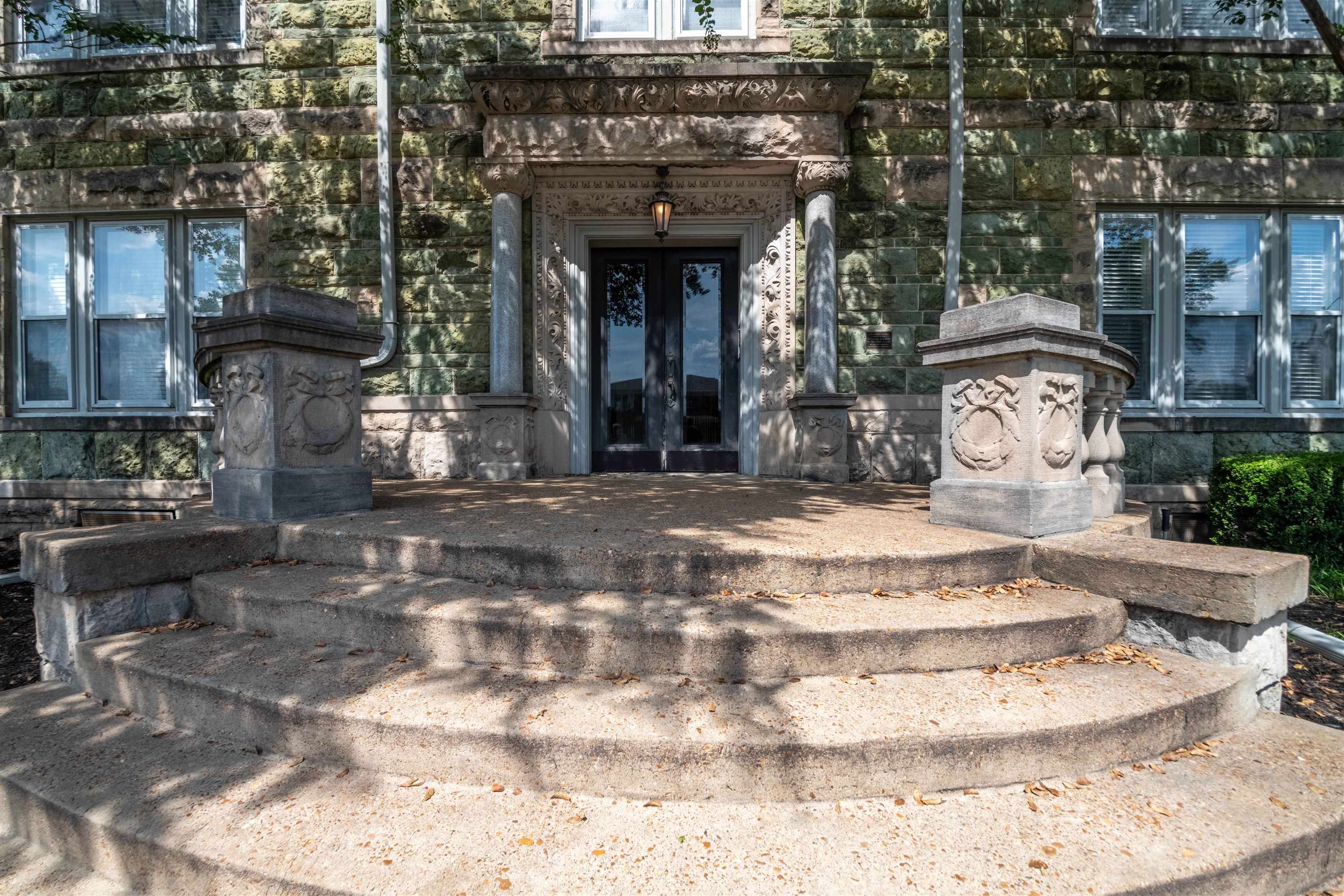 Poplar Ave, Memphis, TN 38105
