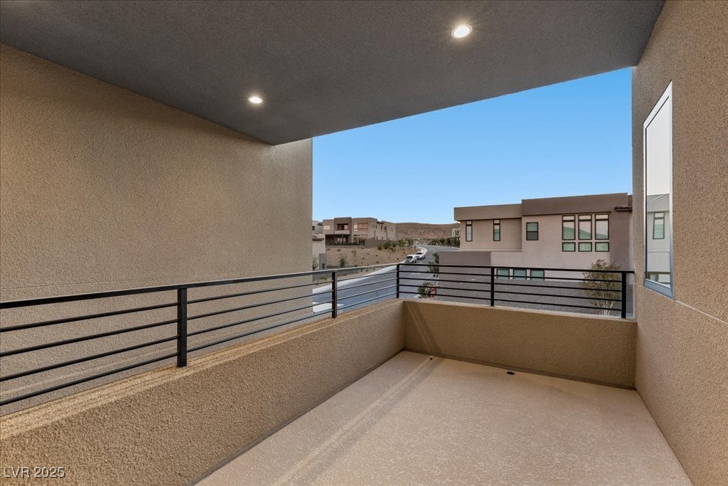 Las Vegas, Nevada, 89135, United States, 5 Bedrooms Bedrooms, ,6 BathroomsBathrooms,Residential,For Sale,1987610