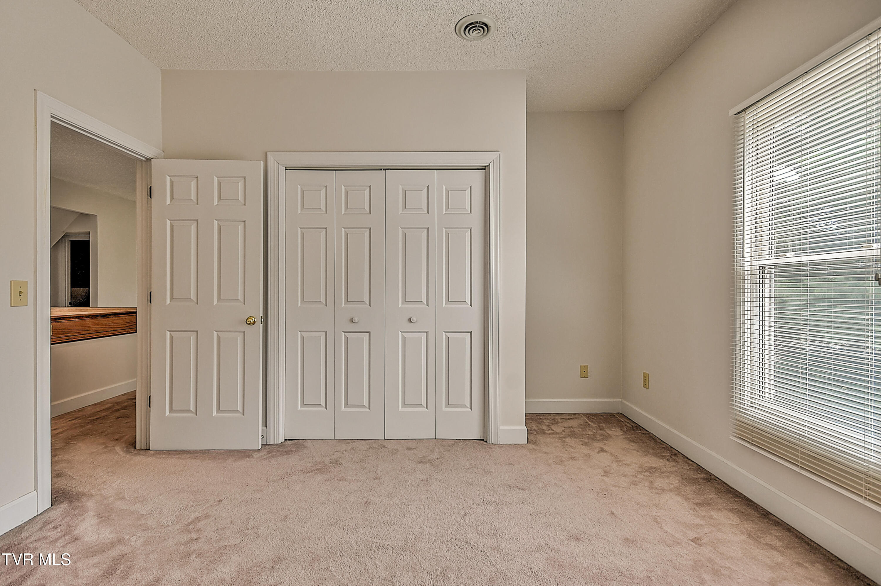 Johnson City, Tennessee, 37604, United States, 4 Bedrooms Bedrooms, ,3 BathroomsBathrooms,Residential,For Sale,1870775
