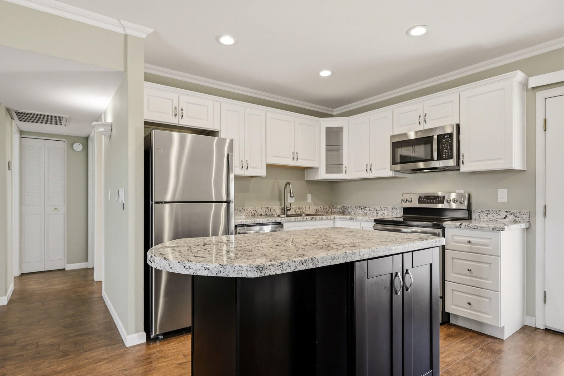  2310 E Betty Elyse Lane  Phoenix, AZ - 物件實景
