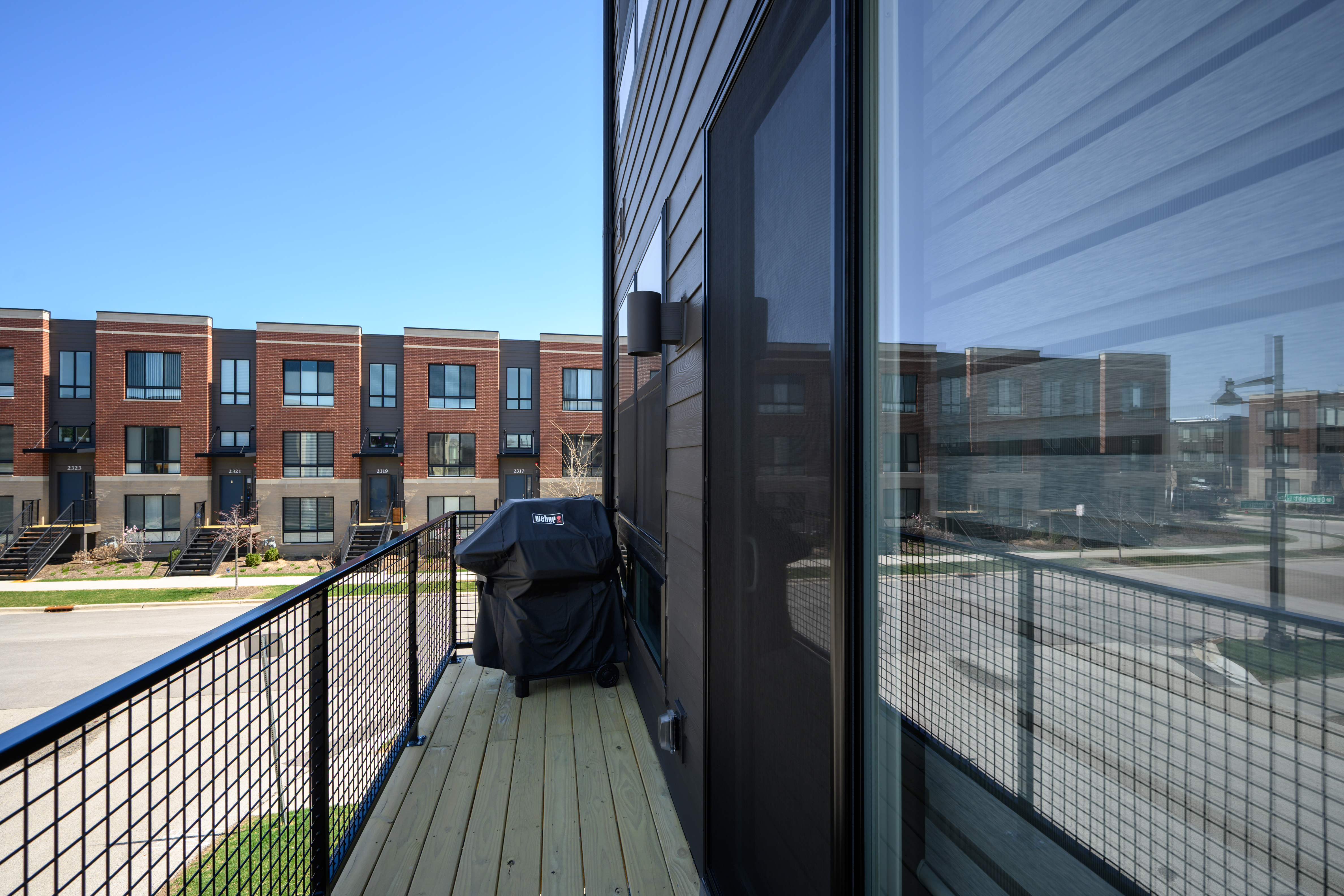  Almost New Bright & Sunny Corner Townhome - 物件實景