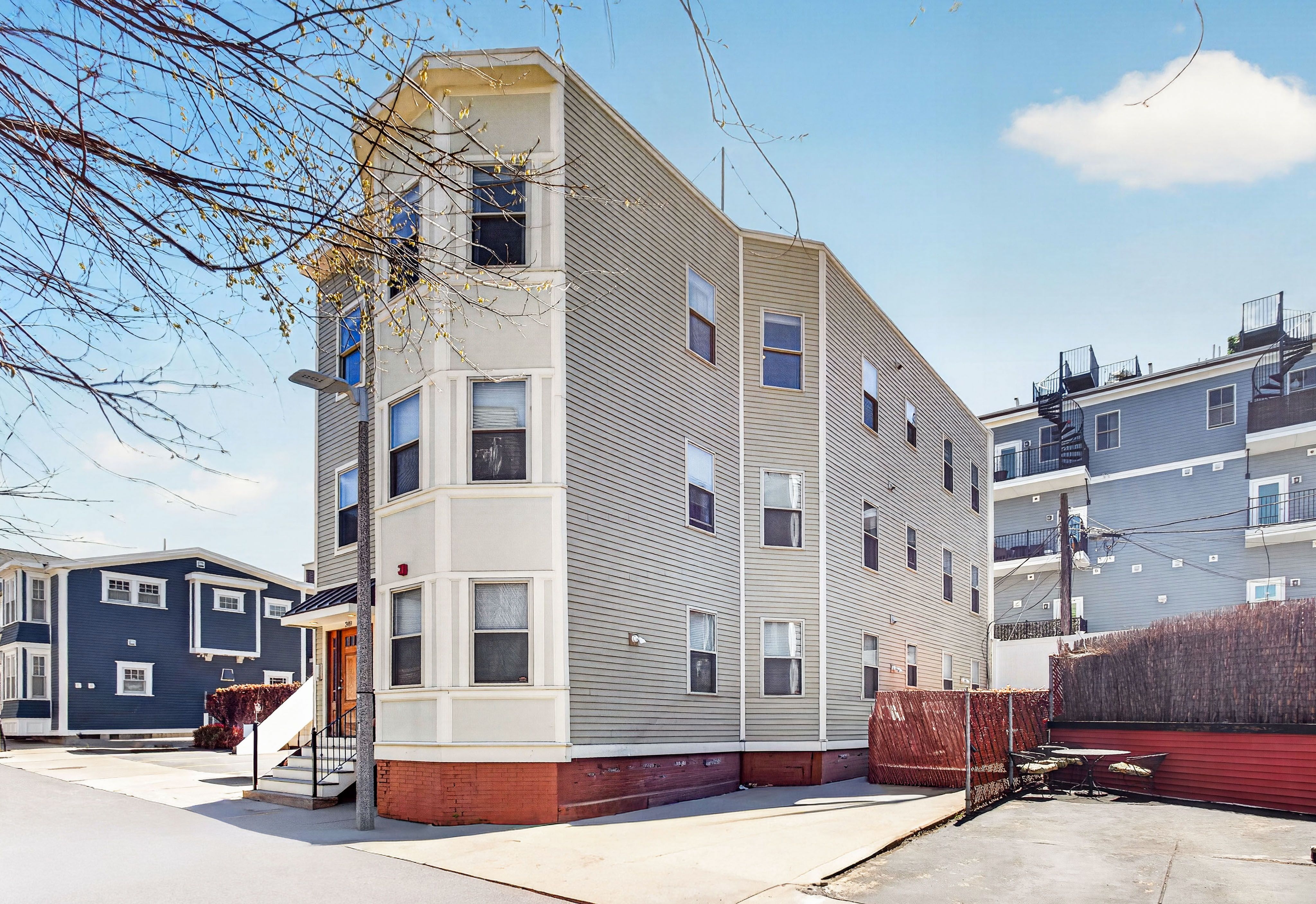  349 Silver Street, Unit 3, Boston, MA, 02127 - 物件實景