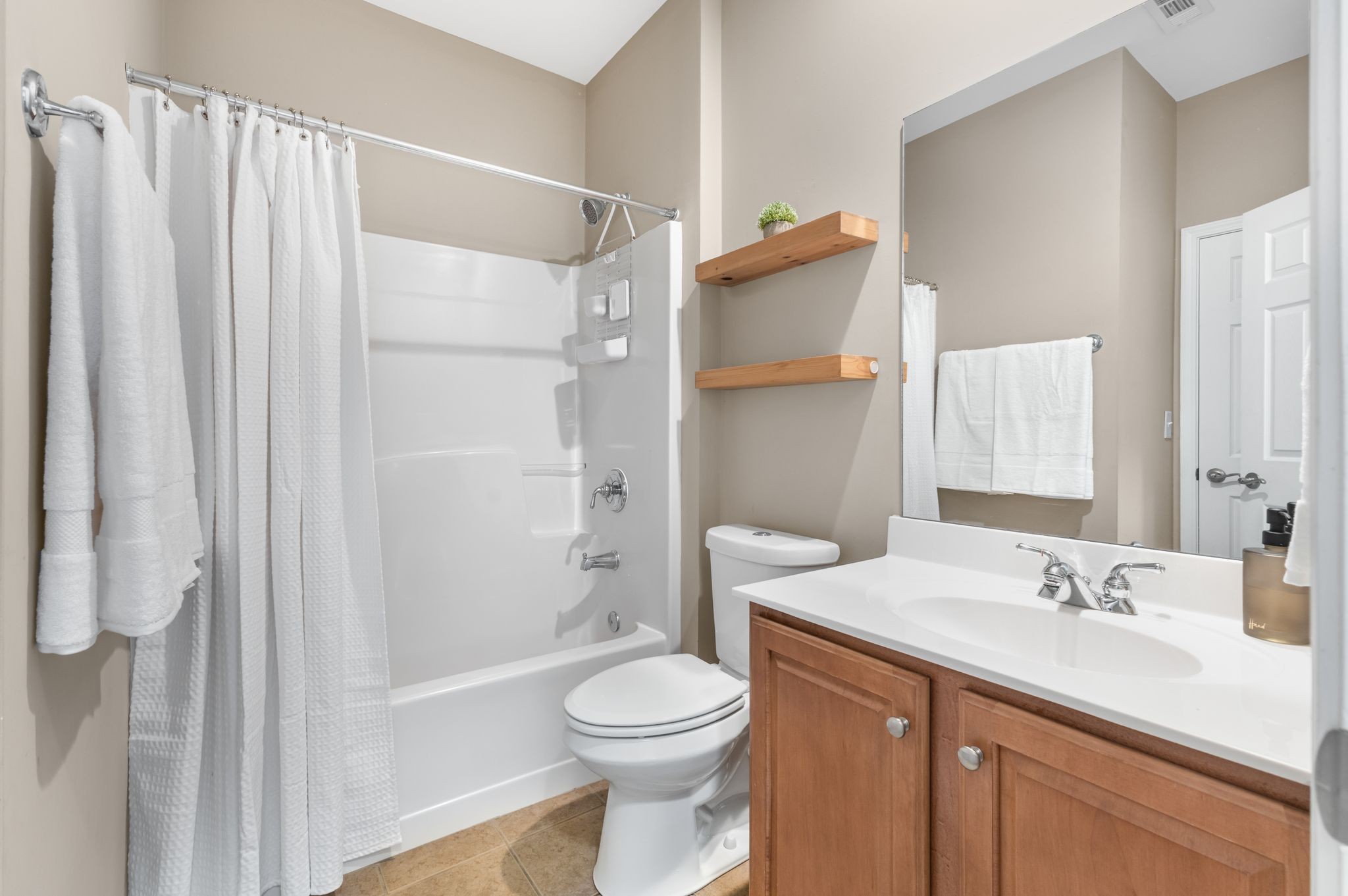 Nolensville, Tennessee, 37135, United States, 5 Bedrooms Bedrooms, ,3 BathroomsBathrooms,Residential,For Sale,2001946