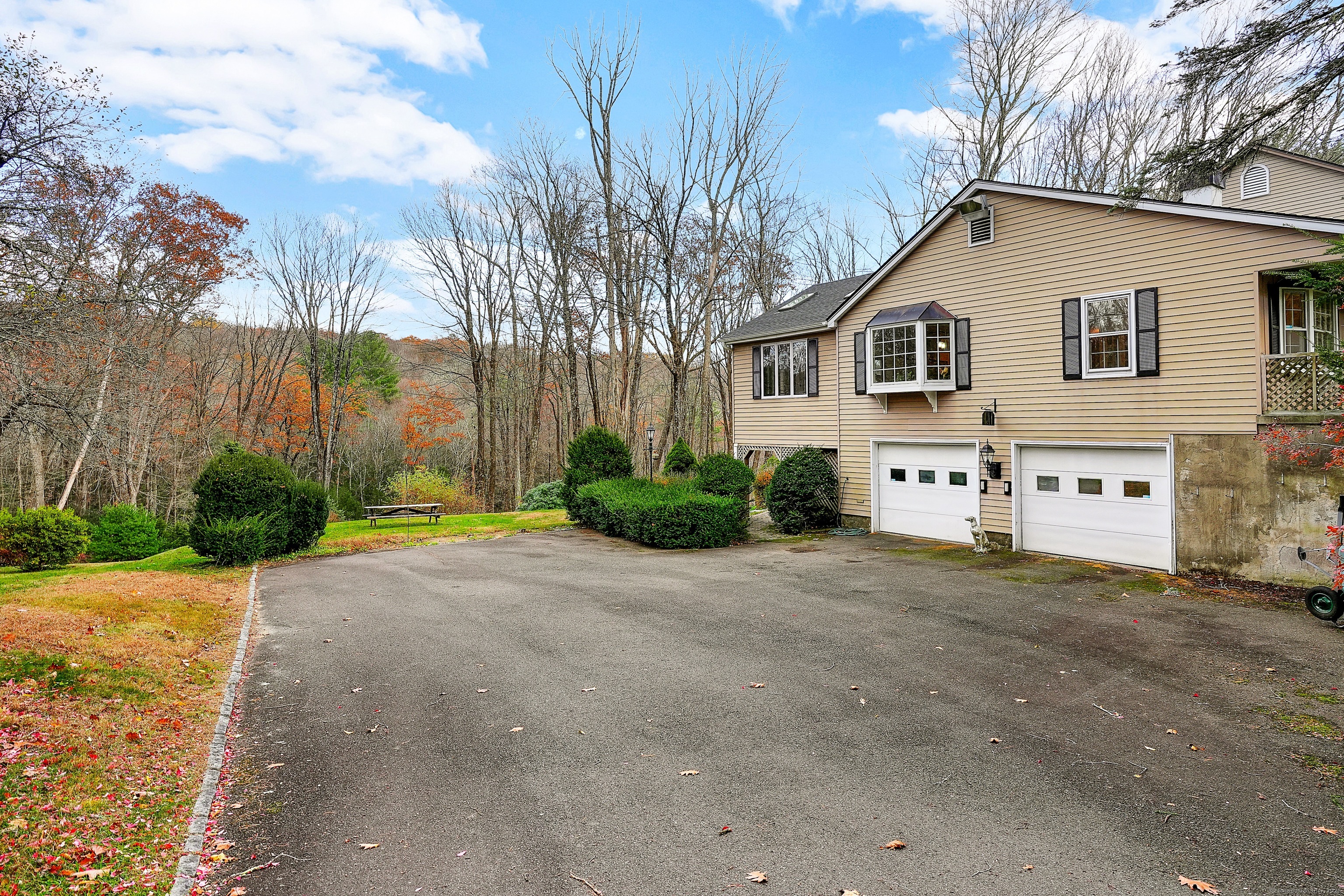 Canton, Connecticut, 06019, United States, 4 Bedrooms Bedrooms, ,3 BathroomsBathrooms,Residential,For Sale,1987943